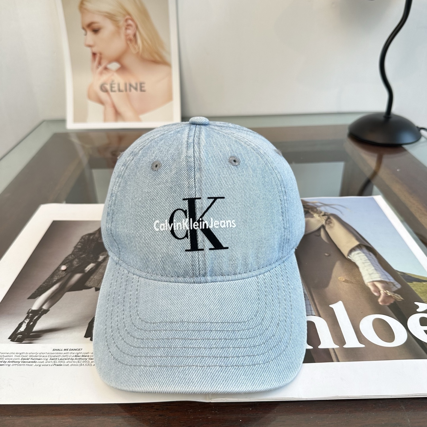 CK 潮牌棒球帽 简单休闲风的棒球帽 减龄百搭 适配度很高！ 简单随性~ 出街拍照拗造型非常加分~ 男女同款 随意搭配！