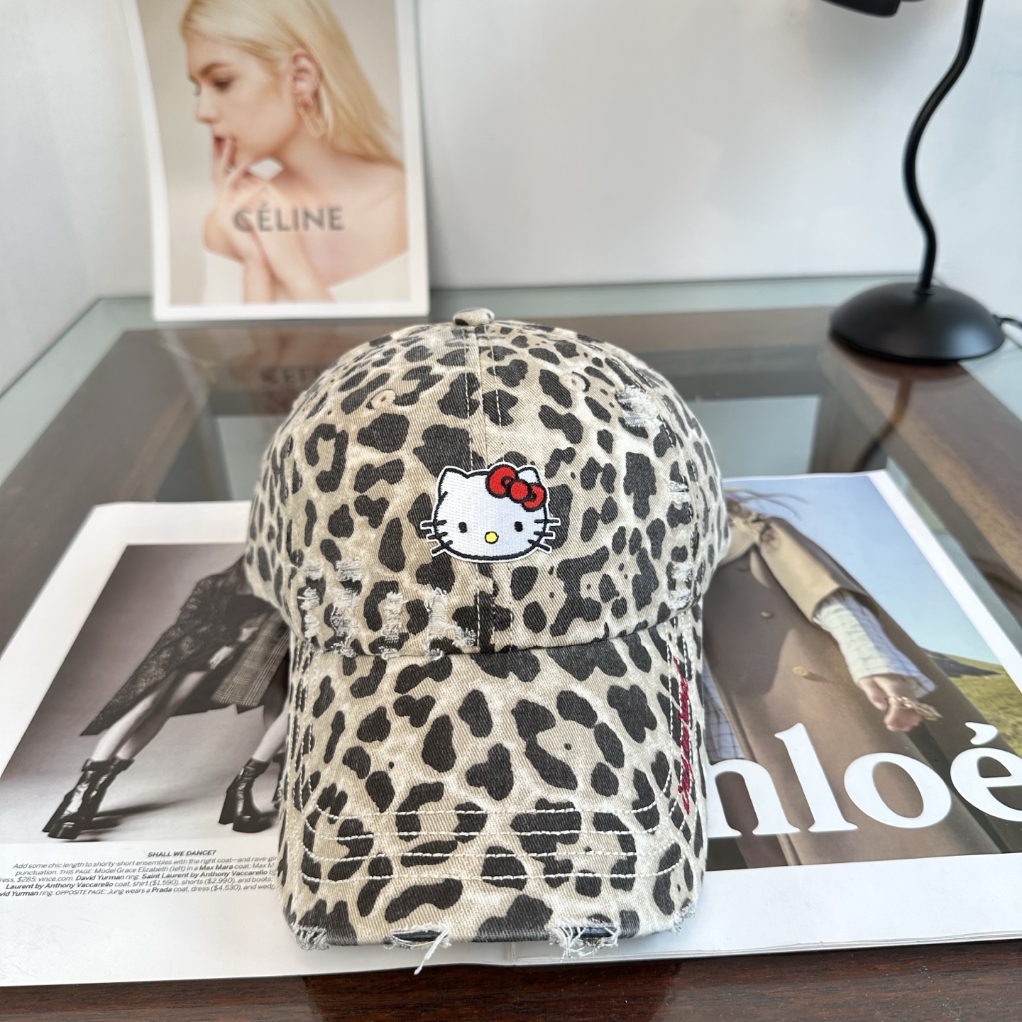 HelloKitty猫 潮牌棒球帽 简单休闲风的棒球帽 减龄百搭 适配度很高！ 简单随性~ 出街拍照拗造型非常加分~ 男