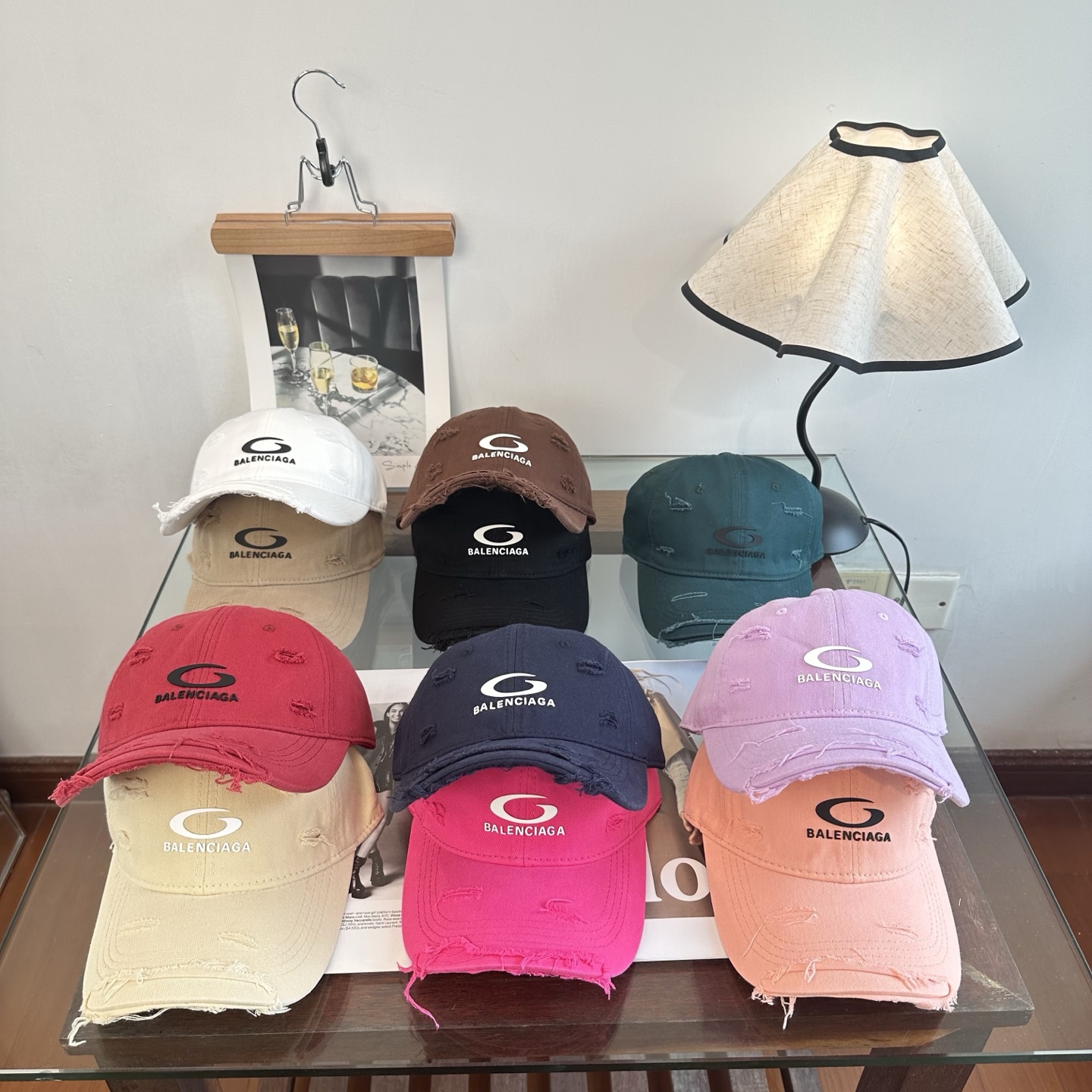 新品Balencia*a 巴黎世家字母新款棒球帽 现货秒发🧢简约时尚超级无敌好看的帽子！情侣款！
