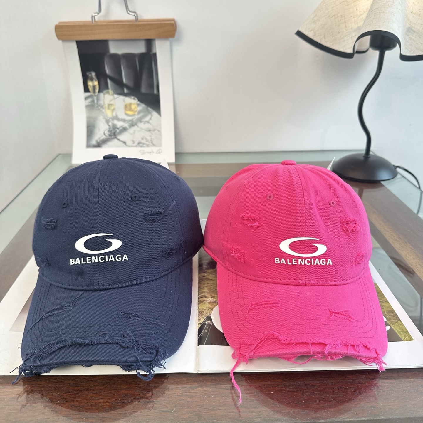 新品Balencia*a 巴黎世家字母新款棒球帽 现货秒发🧢简约时尚超级无敌好看的帽子！情侣款！