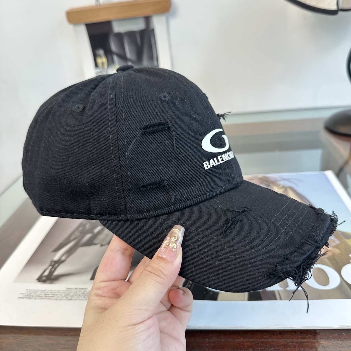 新品Balencia*a 巴黎世家字母新款棒球帽 现货秒发🧢简约时尚超级无敌好看的帽子！情侣款！