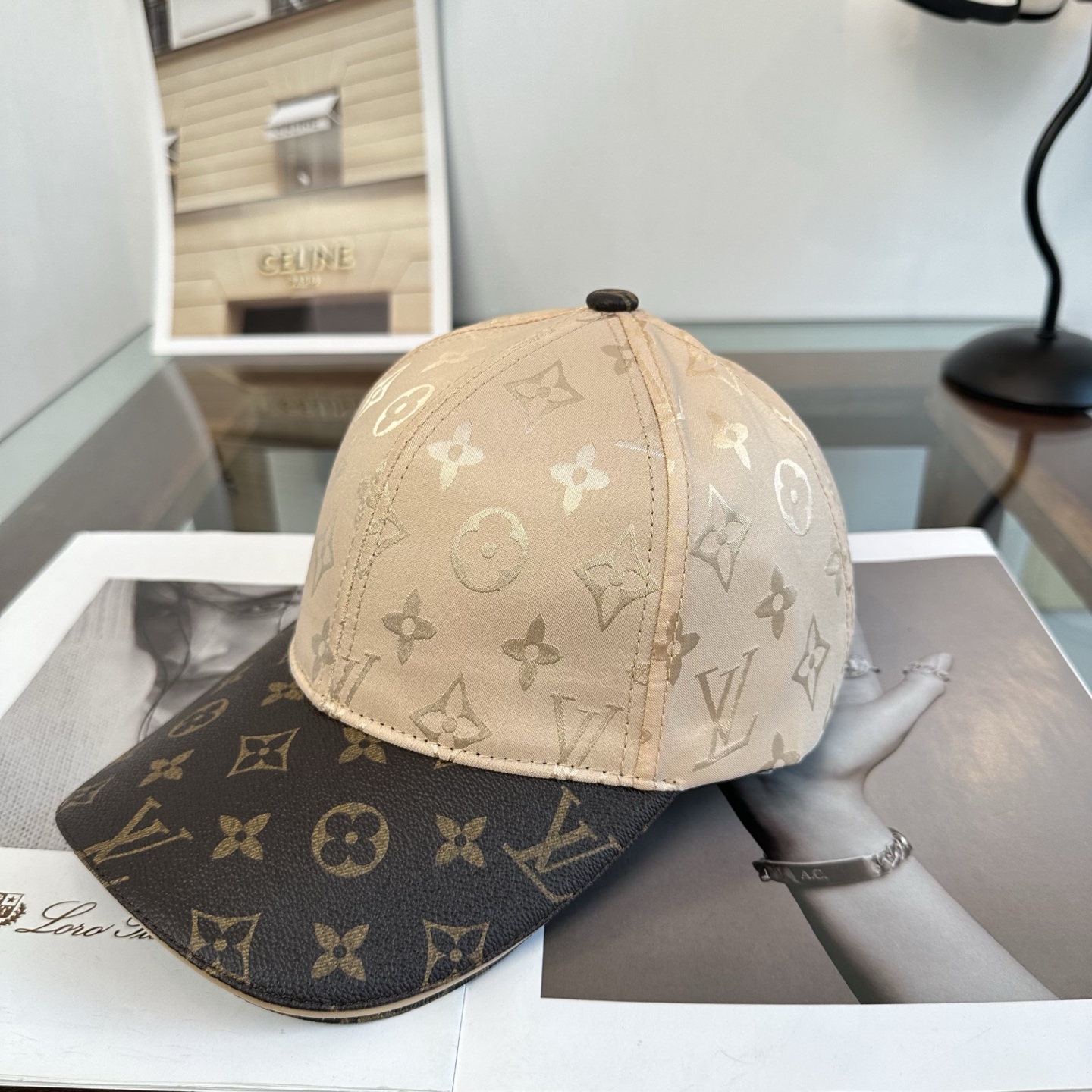 🧢路易威登棒球帽 LouisVuitton😍新款LV棒球帽，重工打造♥️高端大气，百搭款🤗男女通用！