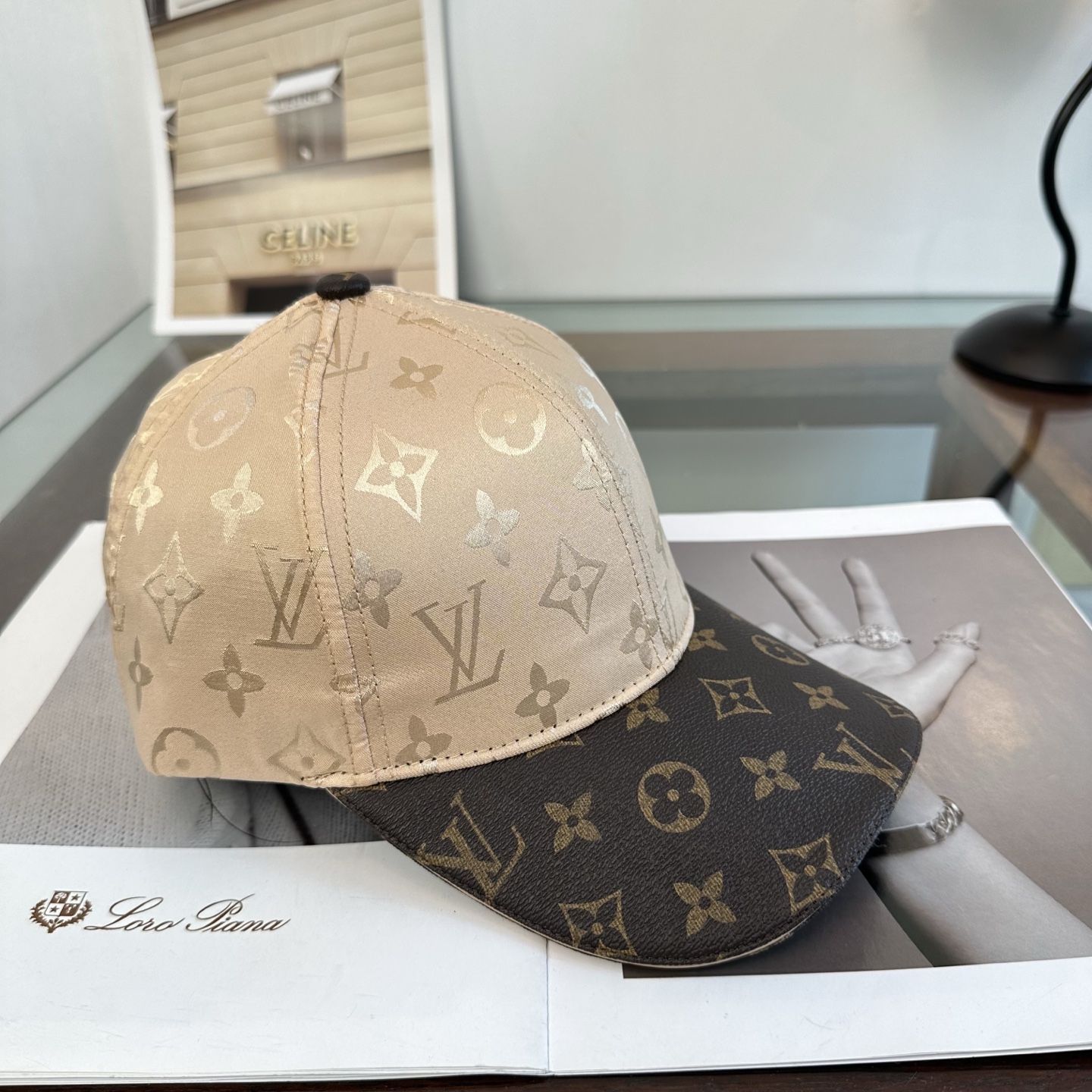 🧢路易威登棒球帽 LouisVuitton😍新款LV棒球帽，重工打造♥️高端大气，百搭款🤗男女通用！