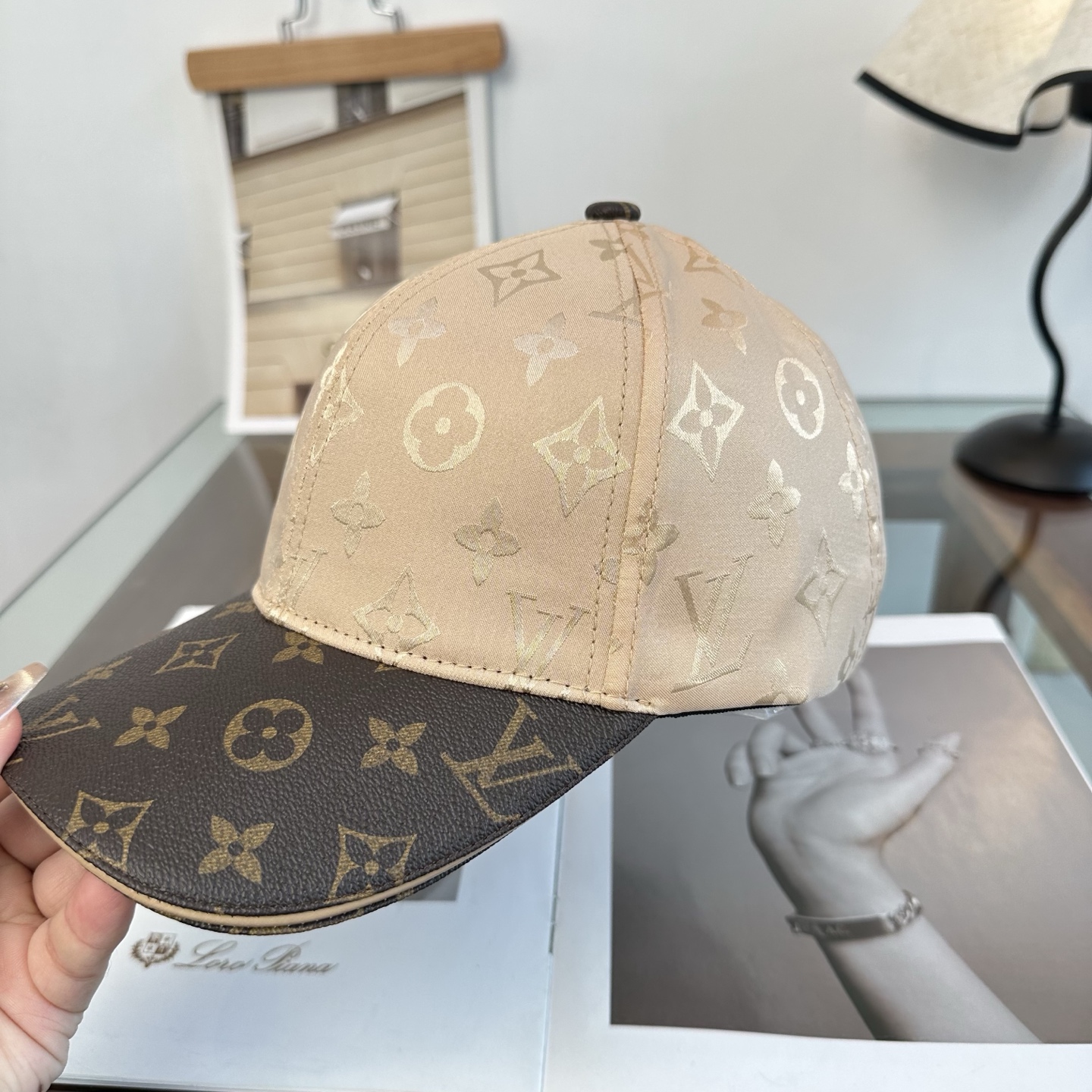 🧢路易威登棒球帽 LouisVuitton😍新款LV棒球帽，重工打造♥️高端大气，百搭款🤗男女通用！