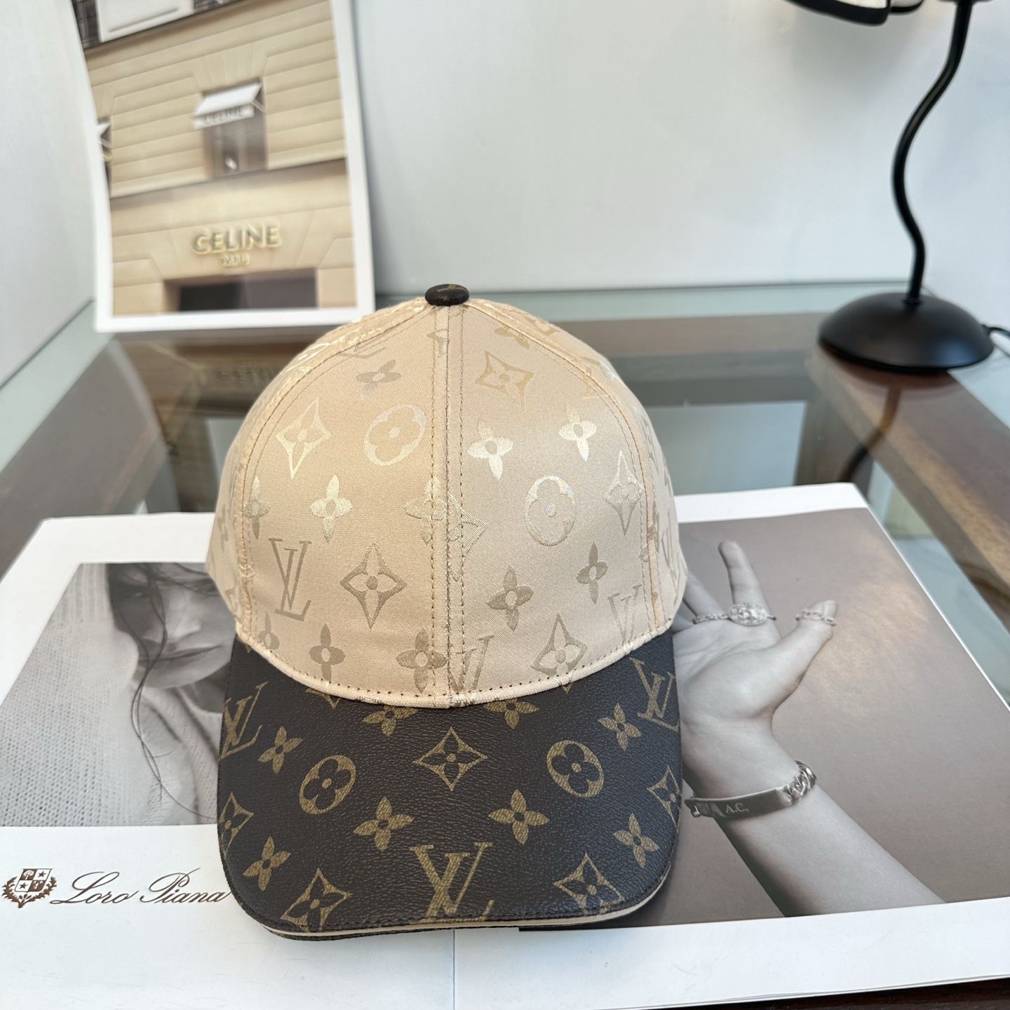 🧢路易威登棒球帽 LouisVuitton😍新款LV棒球帽，重工打造♥️高端大气，百搭款🤗男女通用！