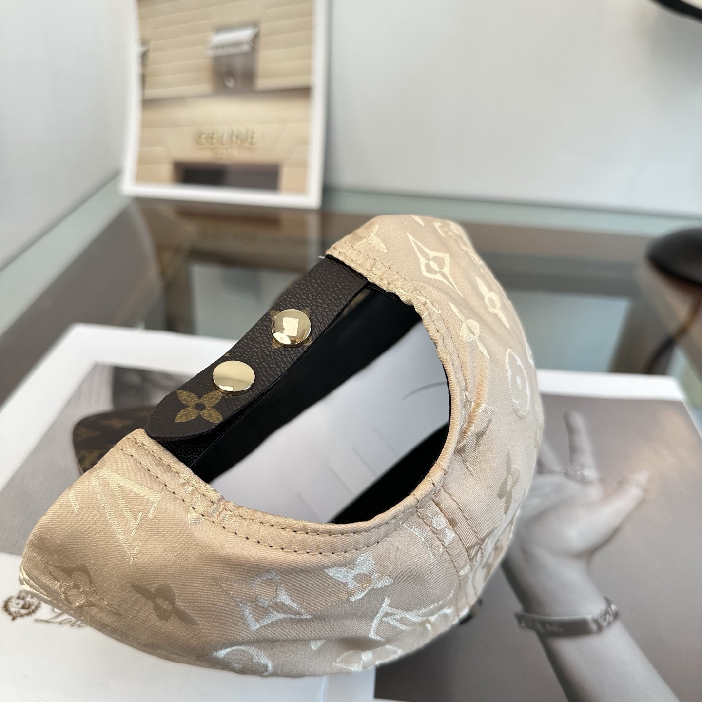 🧢路易威登棒球帽 LouisVuitton😍新款LV棒球帽，重工打造♥️高端大气，百搭款🤗男女通用！