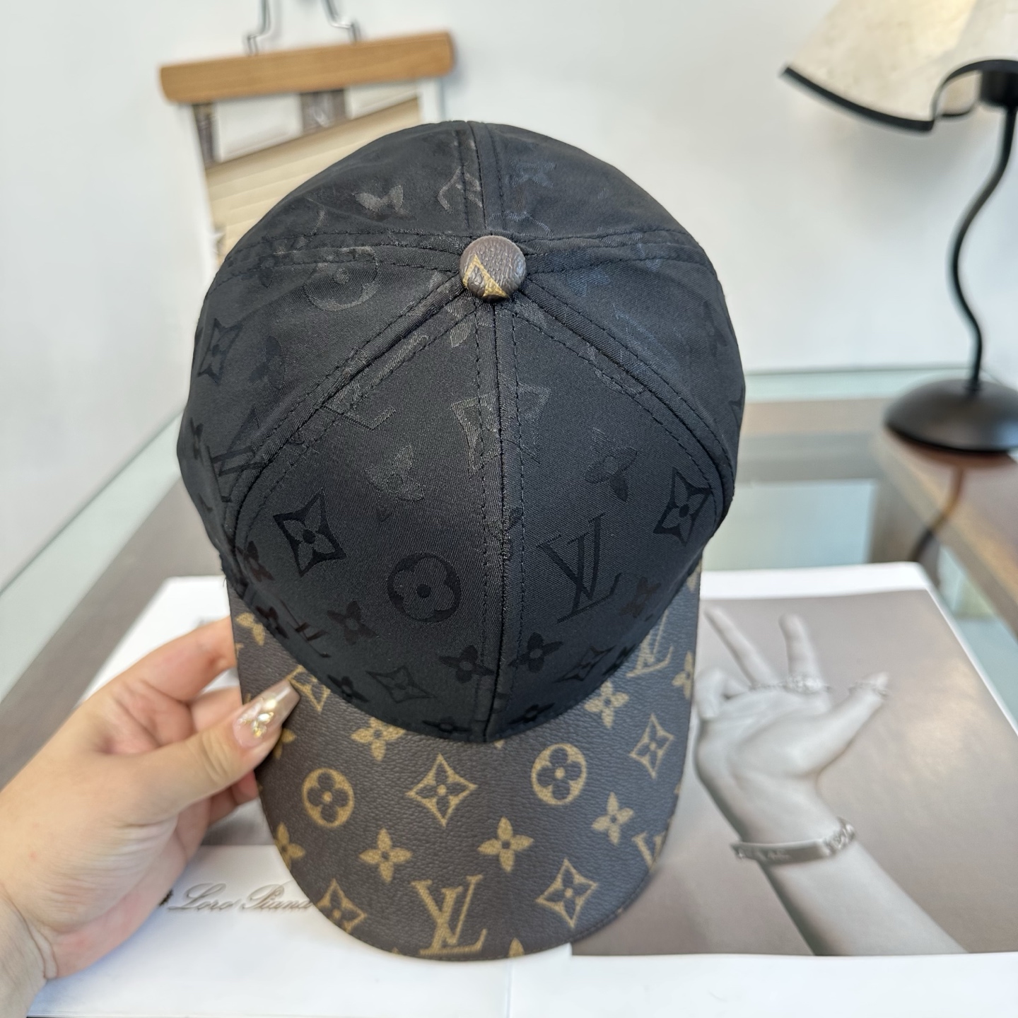 🧢路易威登棒球帽 LouisVuitton😍新款LV棒球帽，重工打造♥️高端大气，百搭款🤗男女通用！