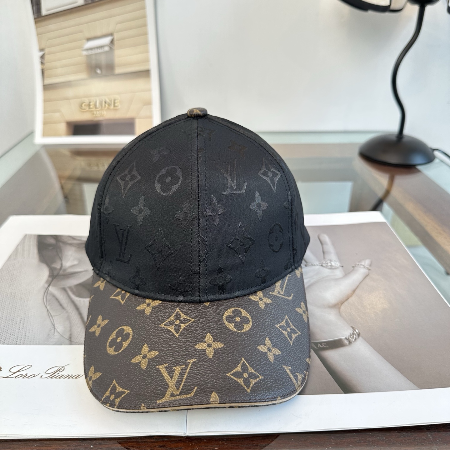 🧢路易威登棒球帽 LouisVuitton😍新款LV棒球帽，重工打造♥️高端大气，百搭款🤗男女通用！