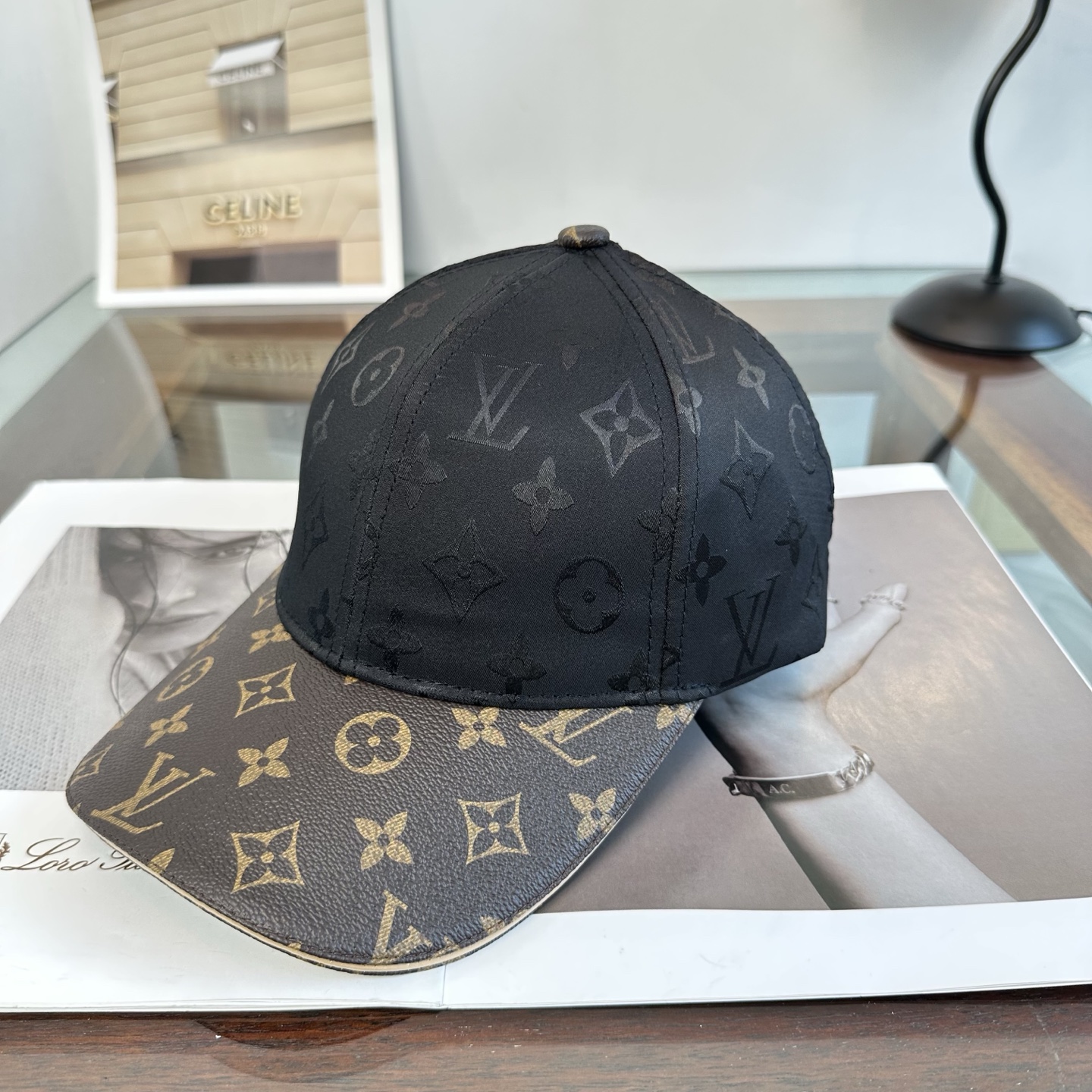 🧢路易威登棒球帽 LouisVuitton😍新款LV棒球帽，重工打造♥️高端大气，百搭款🤗男女通用！