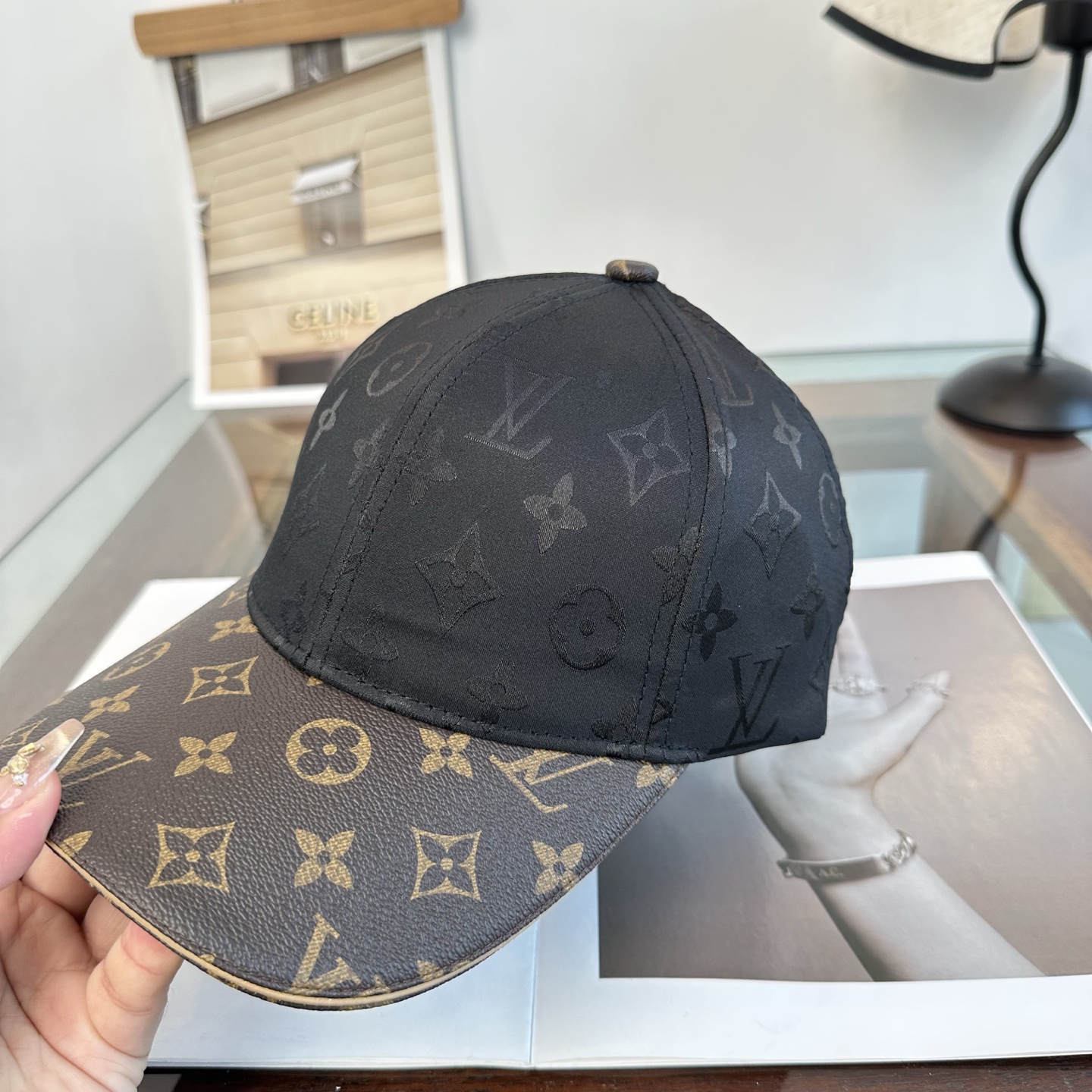 🧢路易威登棒球帽 LouisVuitton😍新款LV棒球帽，重工打造♥️高端大气，百搭款🤗男女通用！