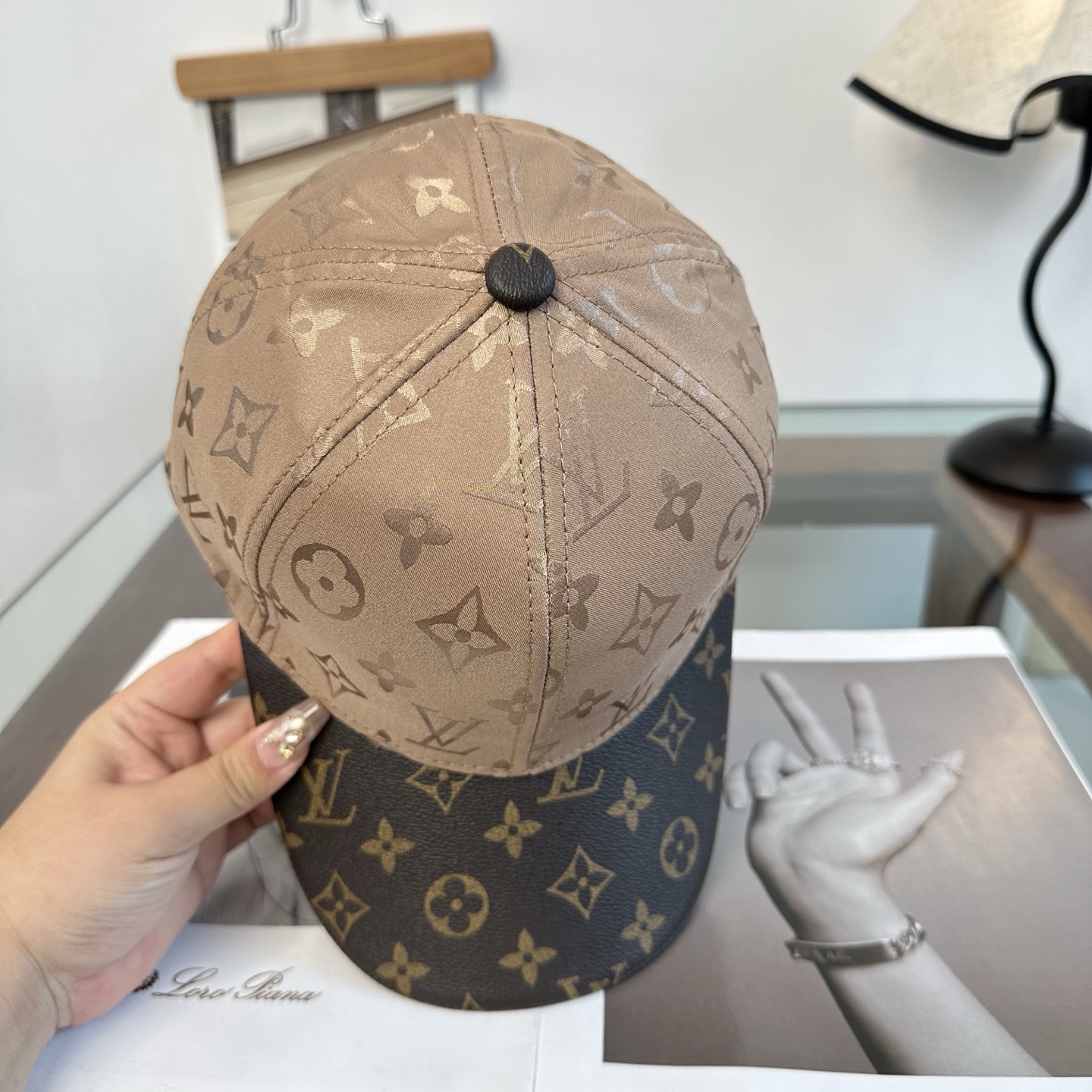🧢路易威登棒球帽 LouisVuitton😍新款LV棒球帽，重工打造♥️高端大气，百搭款🤗男女通用！