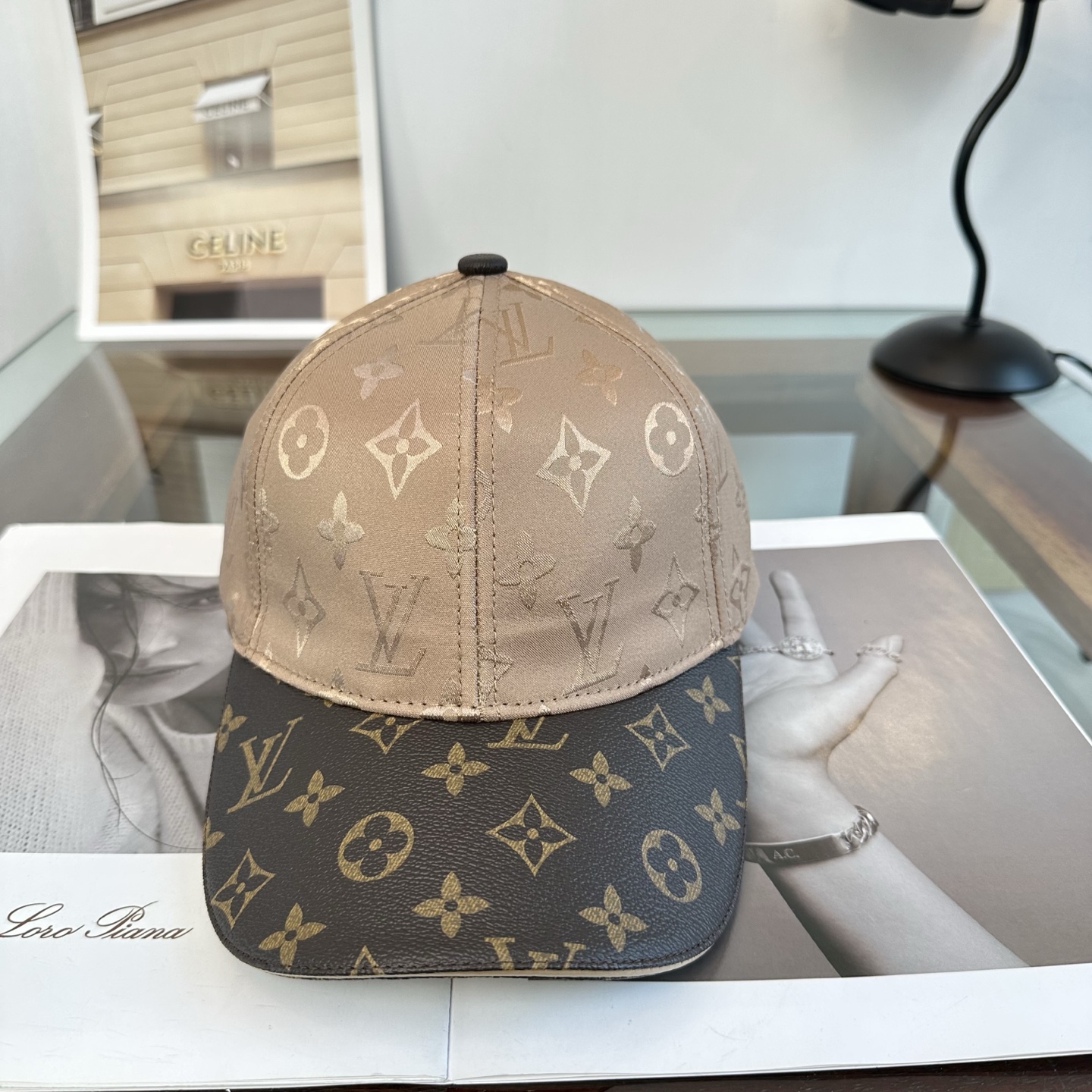 🧢路易威登棒球帽 LouisVuitton😍新款LV棒球帽，重工打造♥️高端大气，百搭款🤗男女通用！