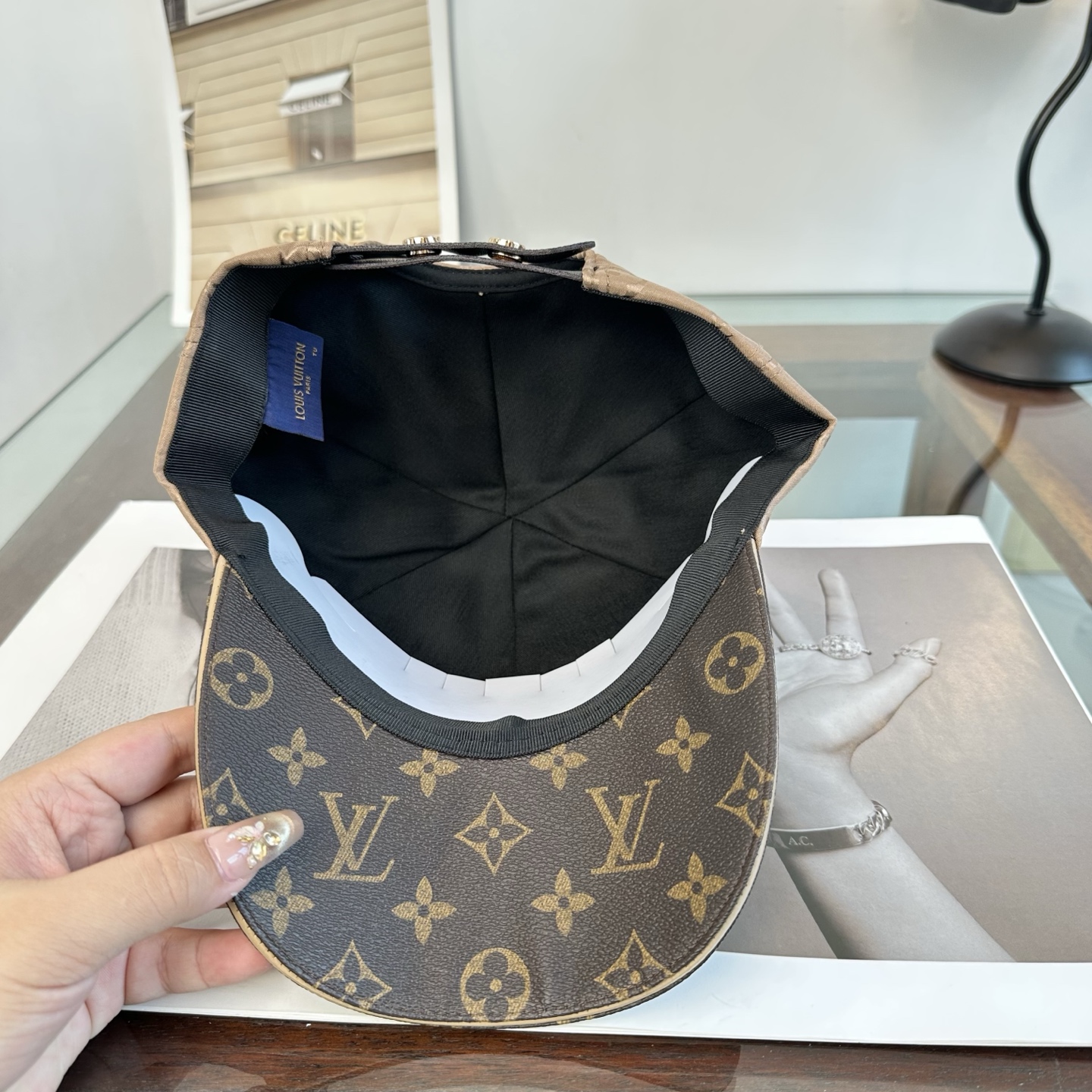 🧢路易威登棒球帽 LouisVuitton😍新款LV棒球帽，重工打造♥️高端大气，百搭款🤗男女通用！