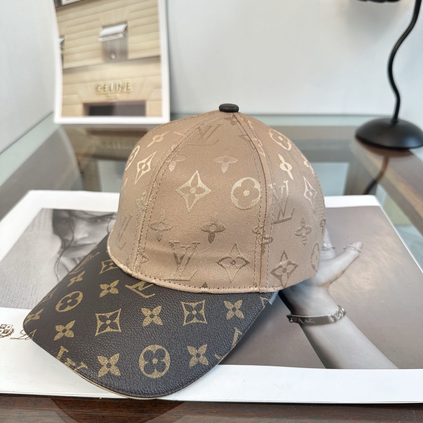 🧢路易威登棒球帽 LouisVuitton😍新款LV棒球帽，重工打造♥️高端大气，百搭款🤗男女通用！