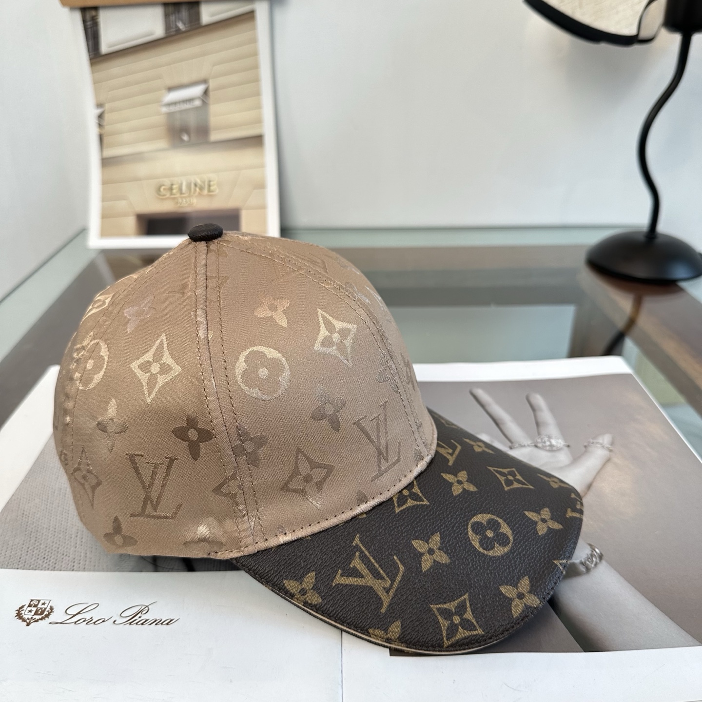 🧢路易威登棒球帽 LouisVuitton😍新款LV棒球帽，重工打造♥️高端大气，百搭款🤗男女通用！