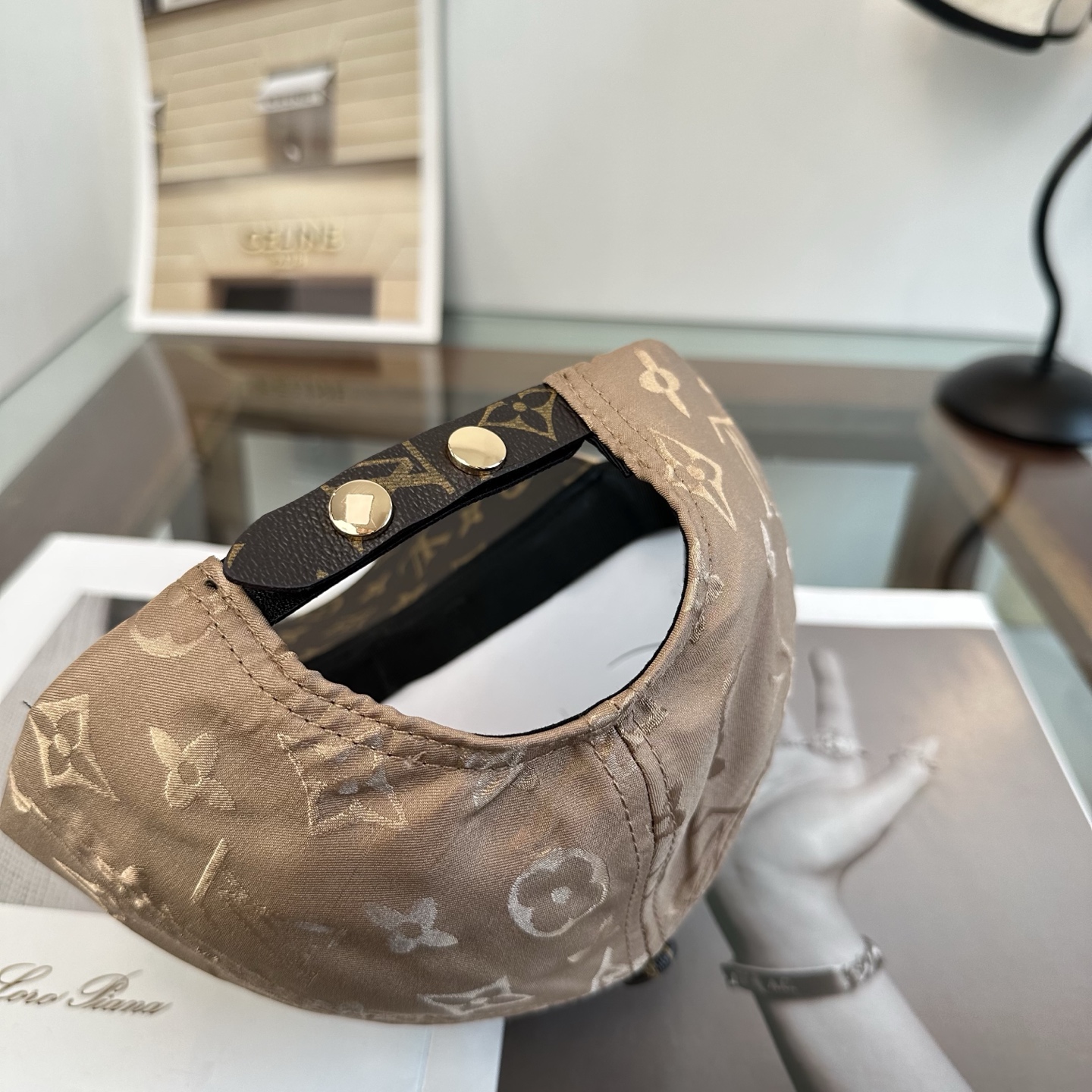 🧢路易威登棒球帽 LouisVuitton😍新款LV棒球帽，重工打造♥️高端大气，百搭款🤗男女通用！