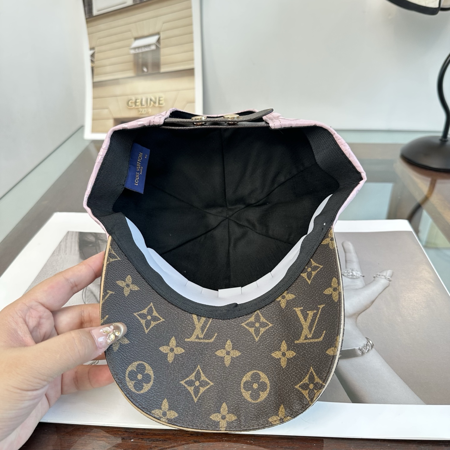 🧢路易威登棒球帽 LouisVuitton😍新款LV棒球帽，重工打造♥️高端大气，百搭款🤗男女通用！
