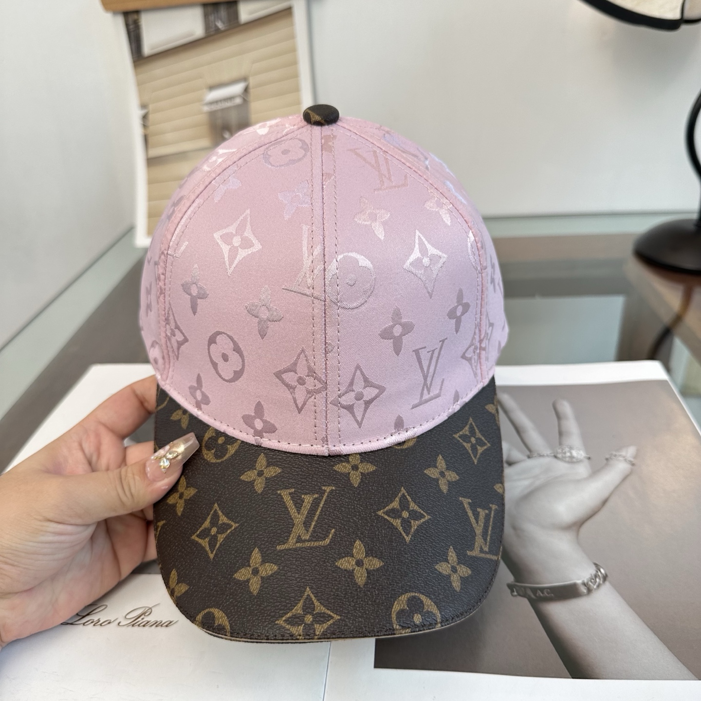 🧢路易威登棒球帽 LouisVuitton😍新款LV棒球帽，重工打造♥️高端大气，百搭款🤗男女通用！