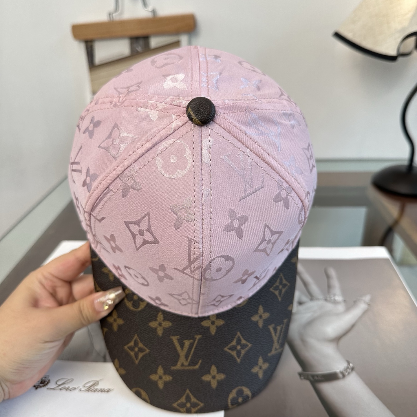 🧢路易威登棒球帽 LouisVuitton😍新款LV棒球帽，重工打造♥️高端大气，百搭款🤗男女通用！