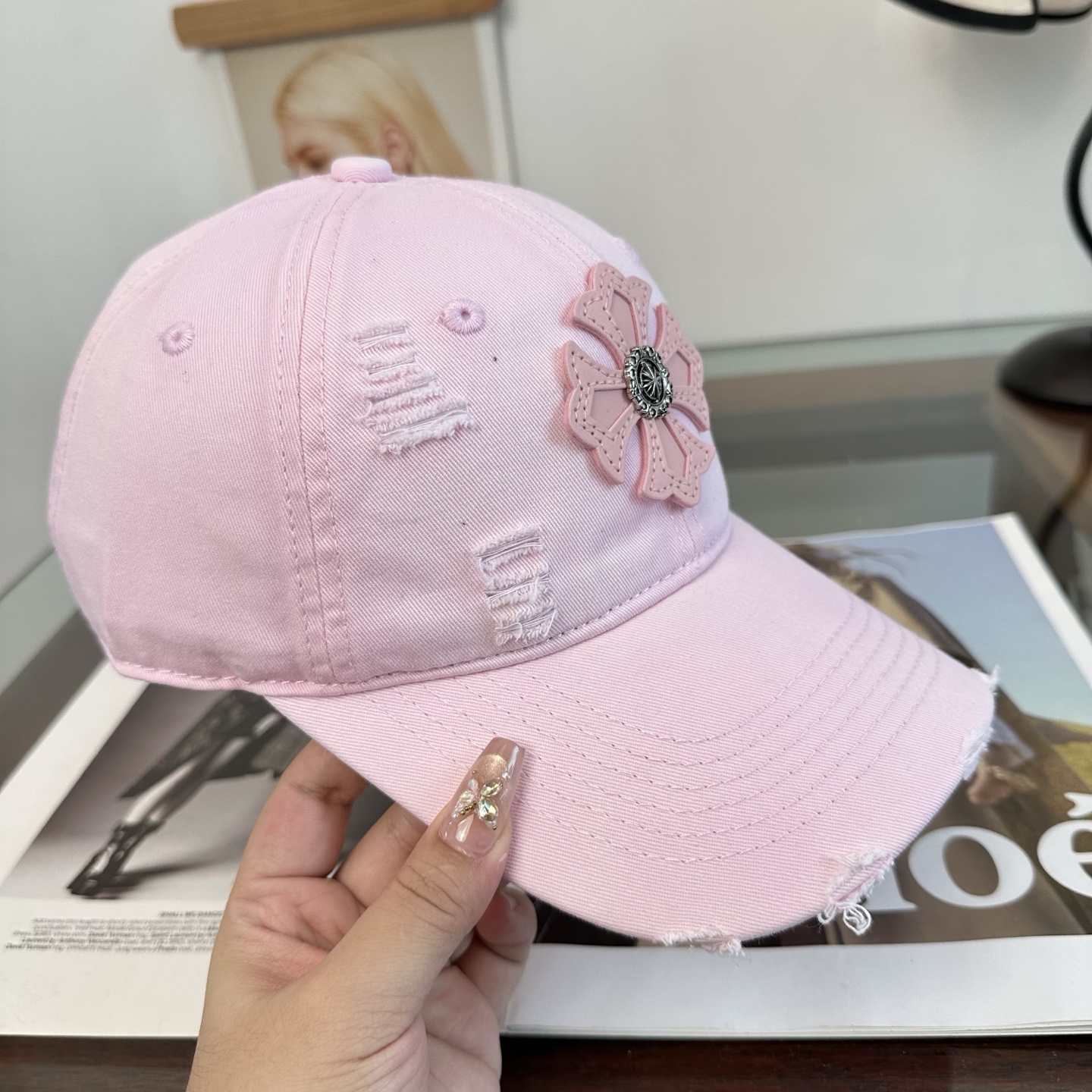 Chrome hearts 克罗心 新款十字架 高品质棒球帽，高端定制版！网红时尚博主同款！墙裂推荐！质量巨好！谁戴谁好