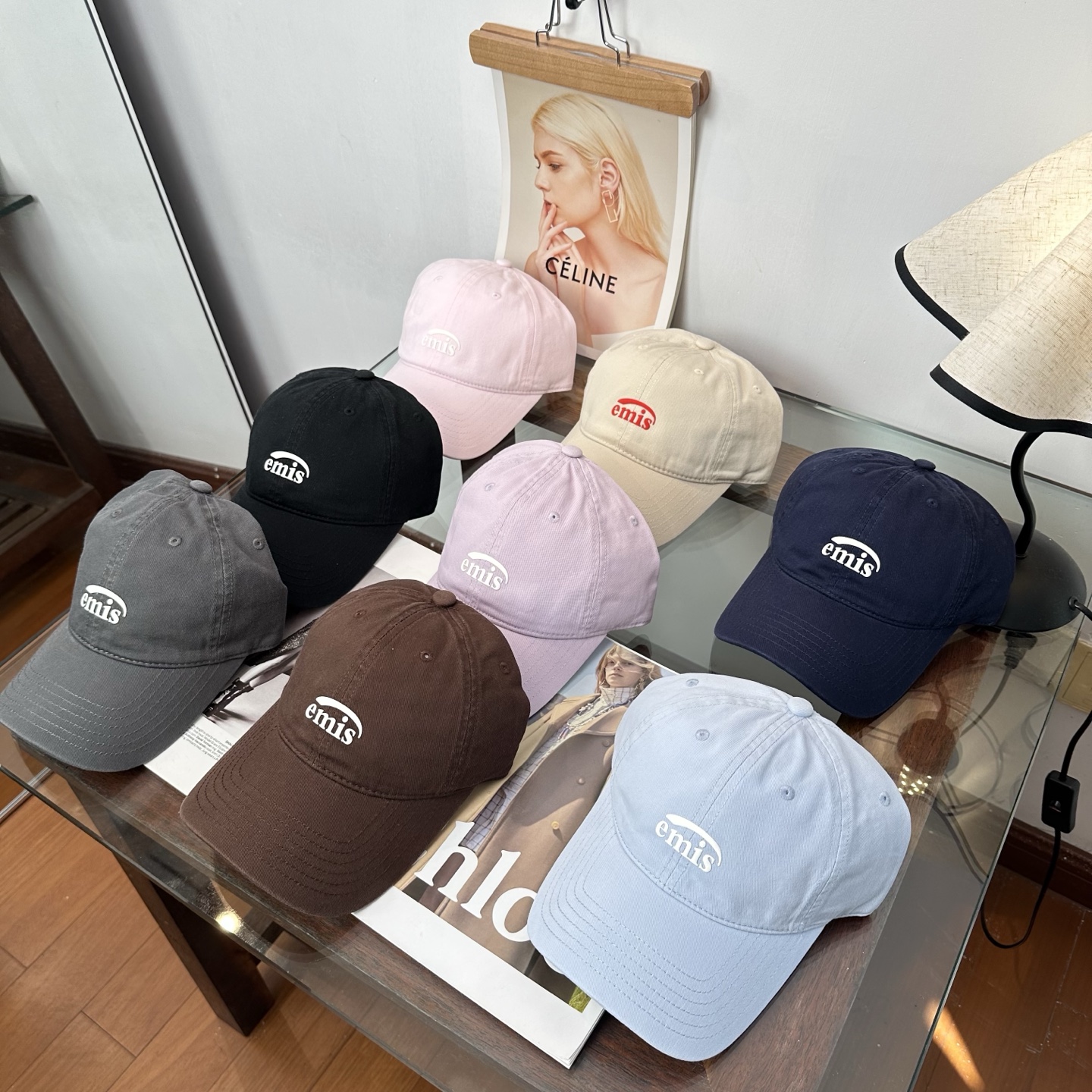 emis 棒球帽 纯色系给足街头风，时尚达人挚爱的色调 精选效果超完美！ 细节做工无可挑剔！男女同款！
