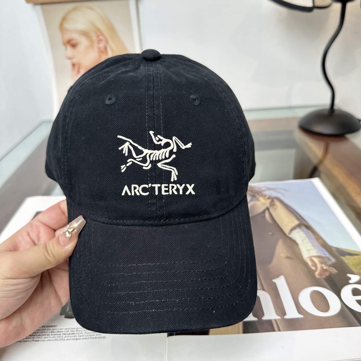 始祖鸟  棒球帽 纯色系给足街头风，时尚达人挚爱的色调 精选效果超完美！ 细节做工无可挑剔！男女同款！