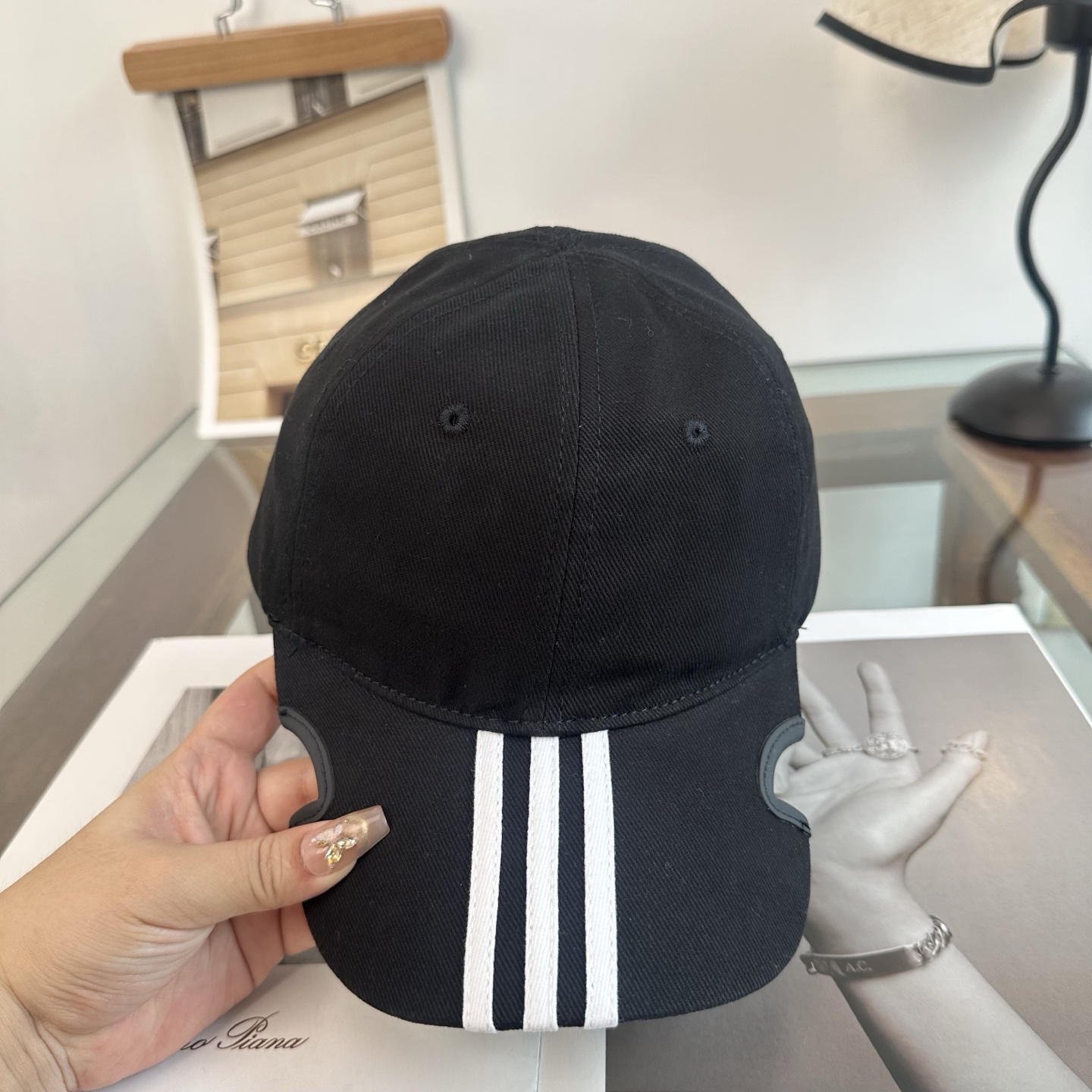 新品Balenciaga 巴黎世家字母新款棒球帽 现货秒发🧢简约时尚超级无敌好看的帽子！情侣款！