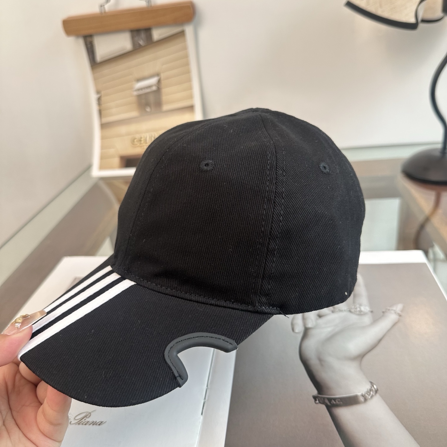 新品Balenciaga 巴黎世家字母新款棒球帽 现货秒发🧢简约时尚超级无敌好看的帽子！情侣款！