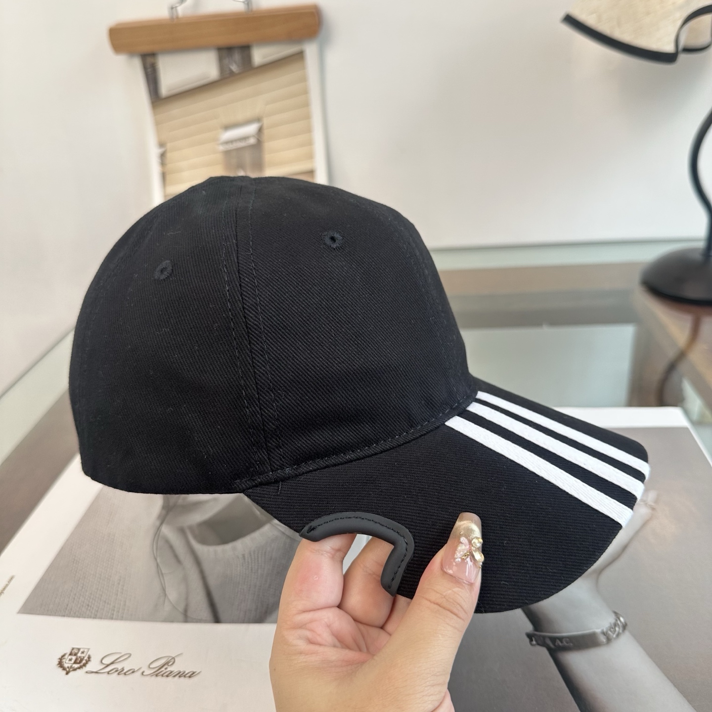 新品Balenciaga 巴黎世家字母新款棒球帽 现货秒发🧢简约时尚超级无敌好看的帽子！情侣款！
