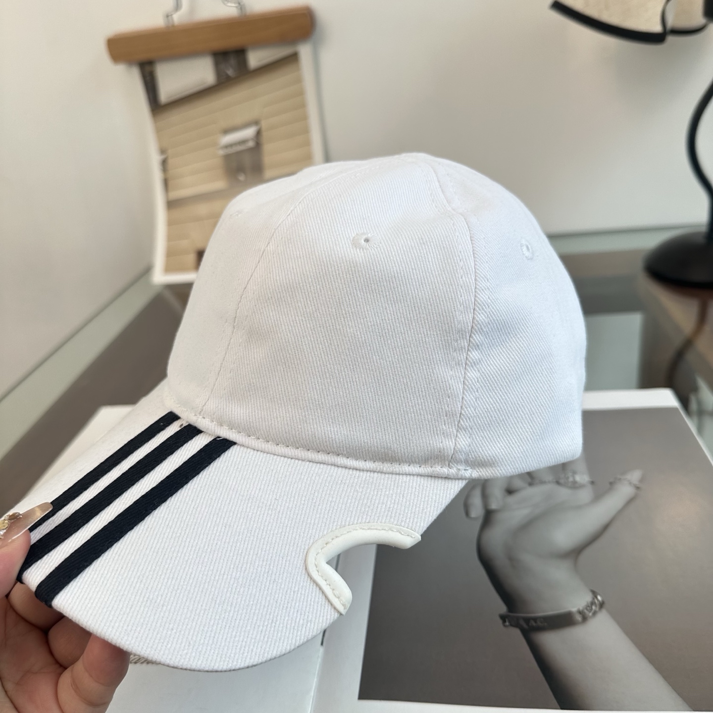 新品Balenciaga 巴黎世家字母新款棒球帽 现货秒发🧢简约时尚超级无敌好看的帽子！情侣款！