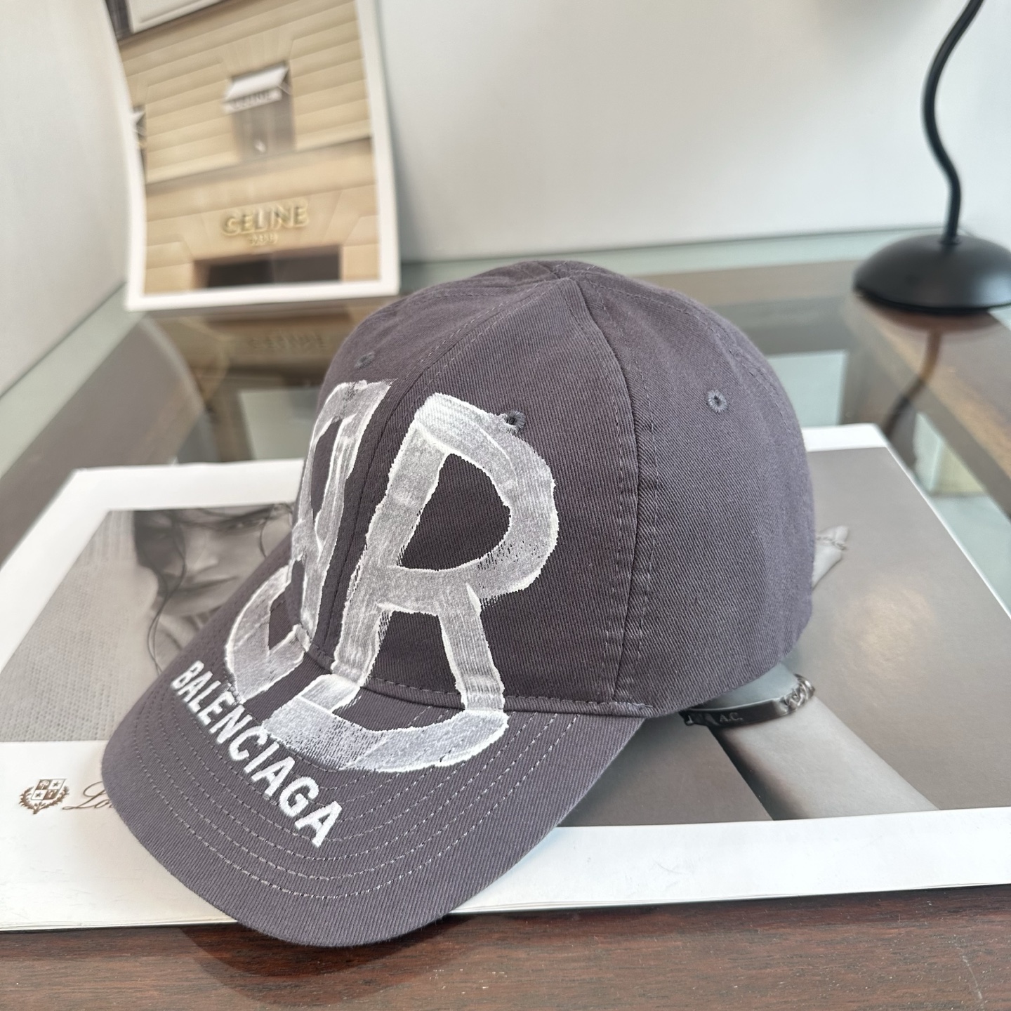新品Balenciaga 巴黎世家字母新款棒球帽 现货秒发🧢简约时尚超级无敌好看的帽子！情侣款！