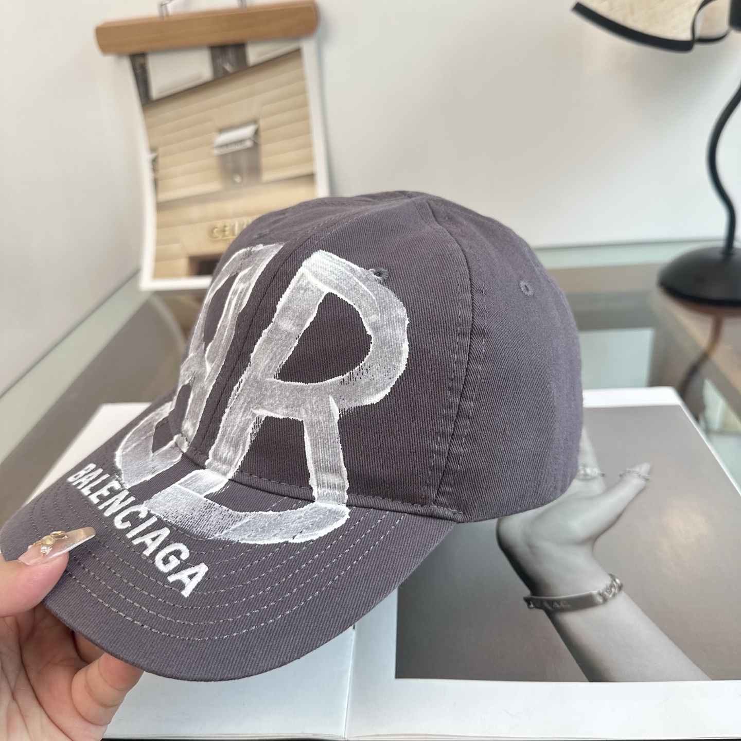新品Balenciaga 巴黎世家字母新款棒球帽 现货秒发🧢简约时尚超级无敌好看的帽子！情侣款！