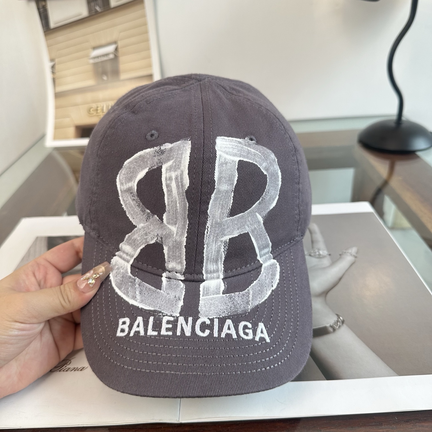 新品Balenciaga 巴黎世家字母新款棒球帽 现货秒发🧢简约时尚超级无敌好看的帽子！情侣款！