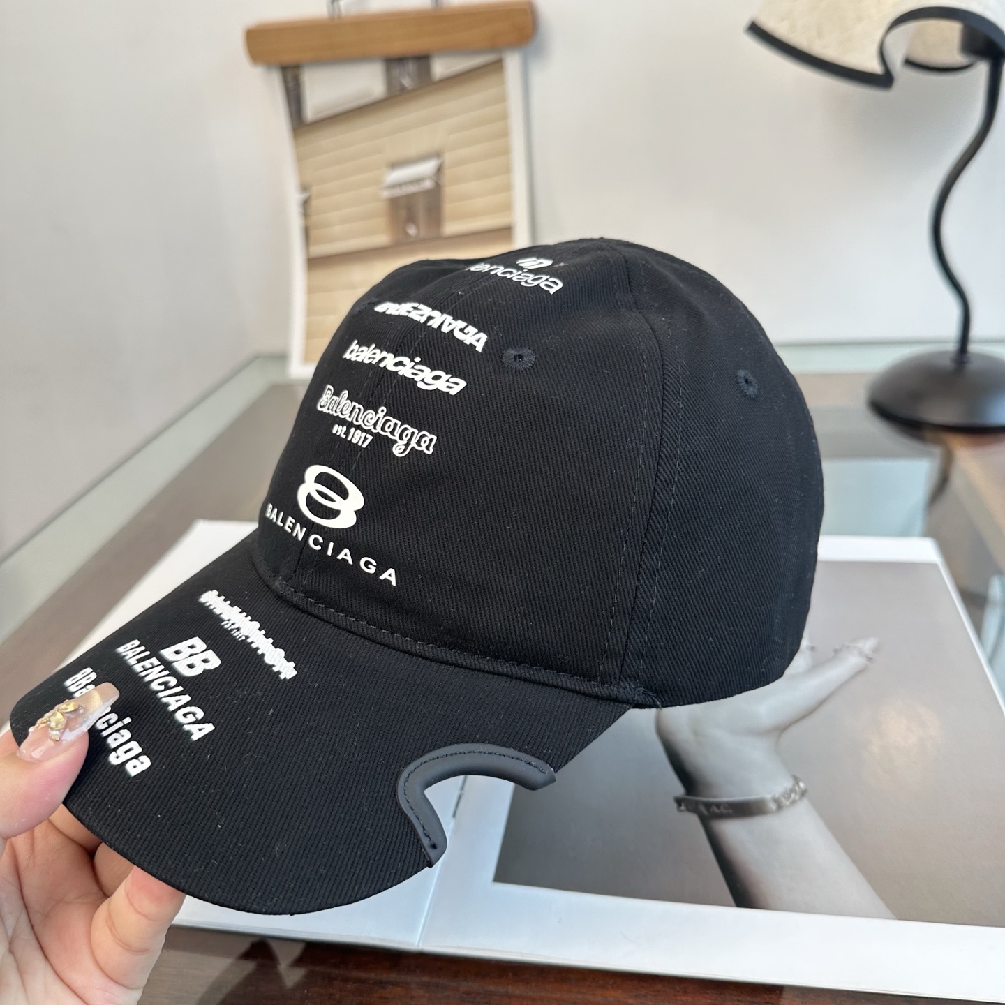 新品Balenciaga 巴黎世家字母新款棒球帽 现货秒发🧢简约时尚超级无敌好看的帽子！情侣款！