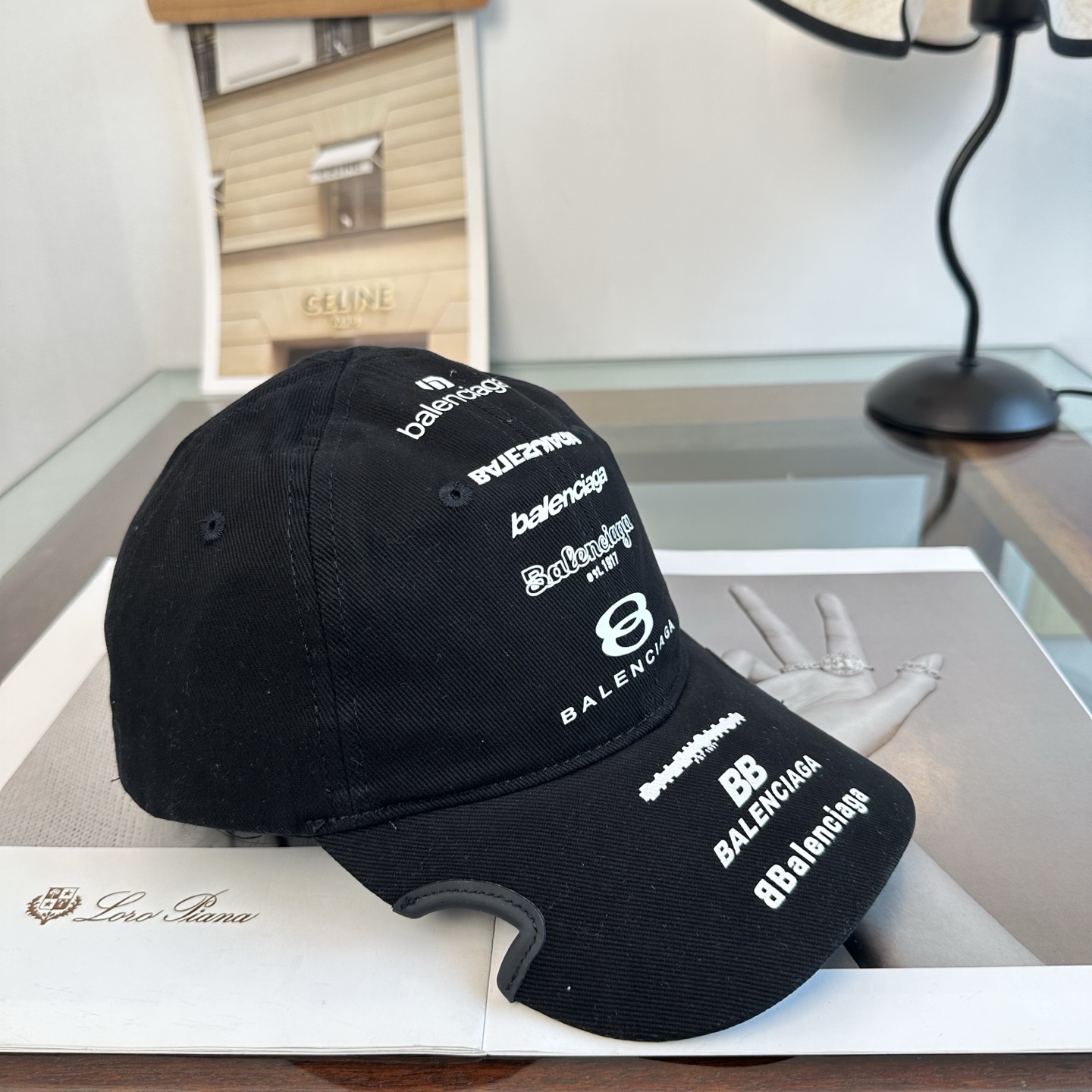 新品Balenciaga 巴黎世家字母新款棒球帽 现货秒发🧢简约时尚超级无敌好看的帽子！情侣款！