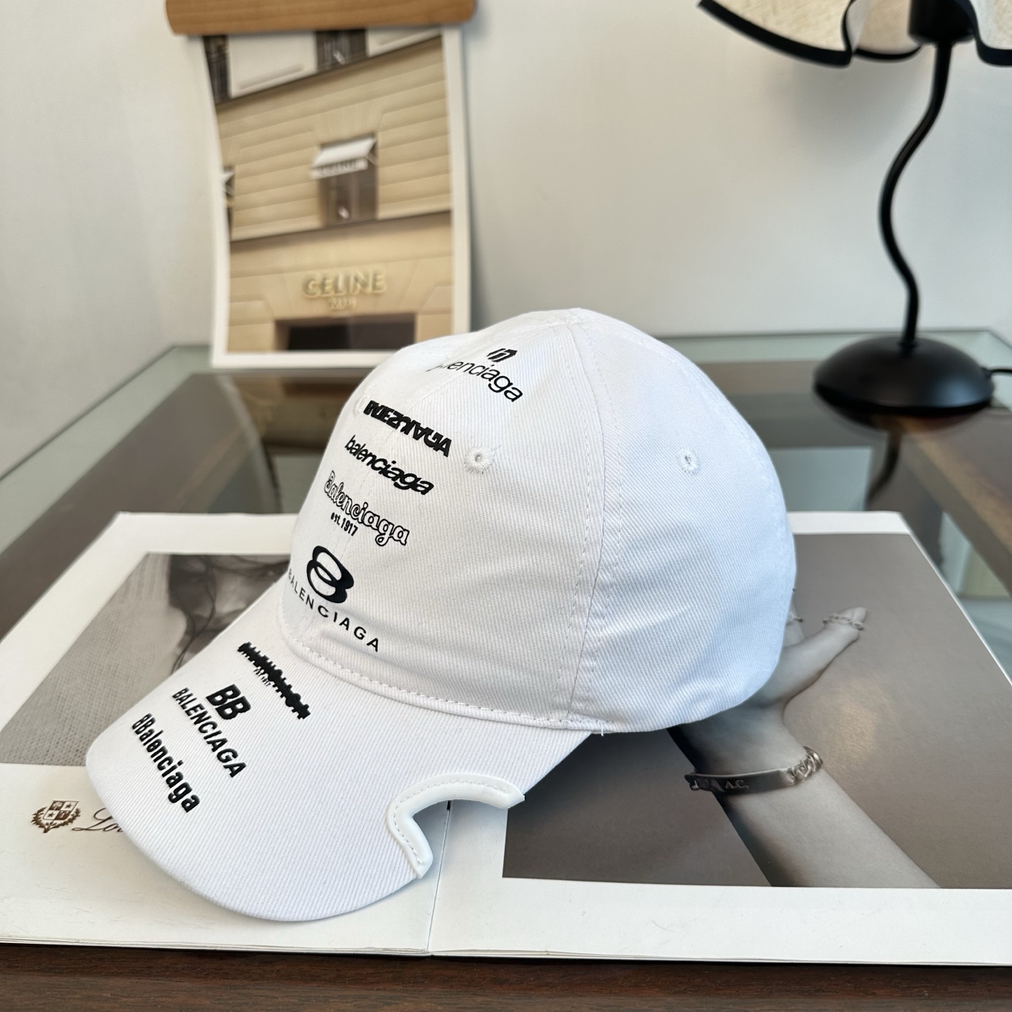 新品Balenciaga 巴黎世家字母新款棒球帽 现货秒发🧢简约时尚超级无敌好看的帽子！情侣款！
