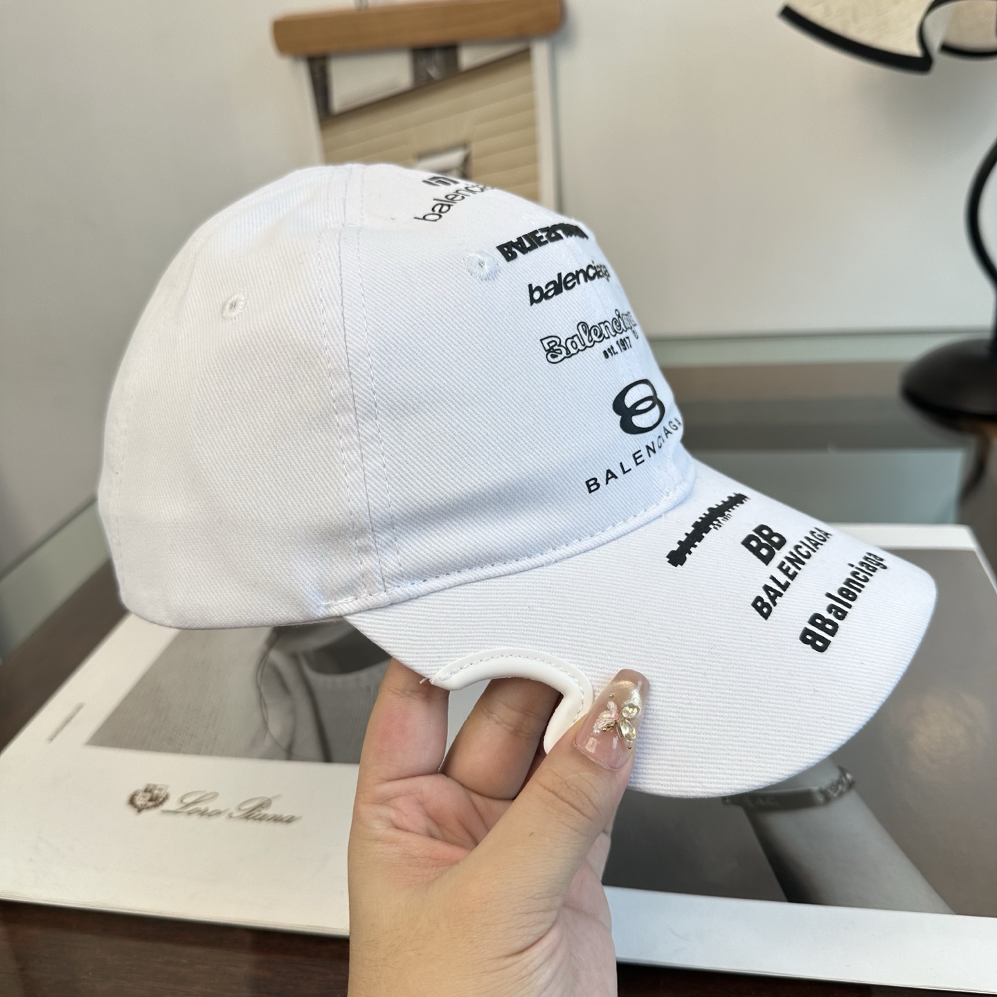 新品Balenciaga 巴黎世家字母新款棒球帽 现货秒发🧢简约时尚超级无敌好看的帽子！情侣款！