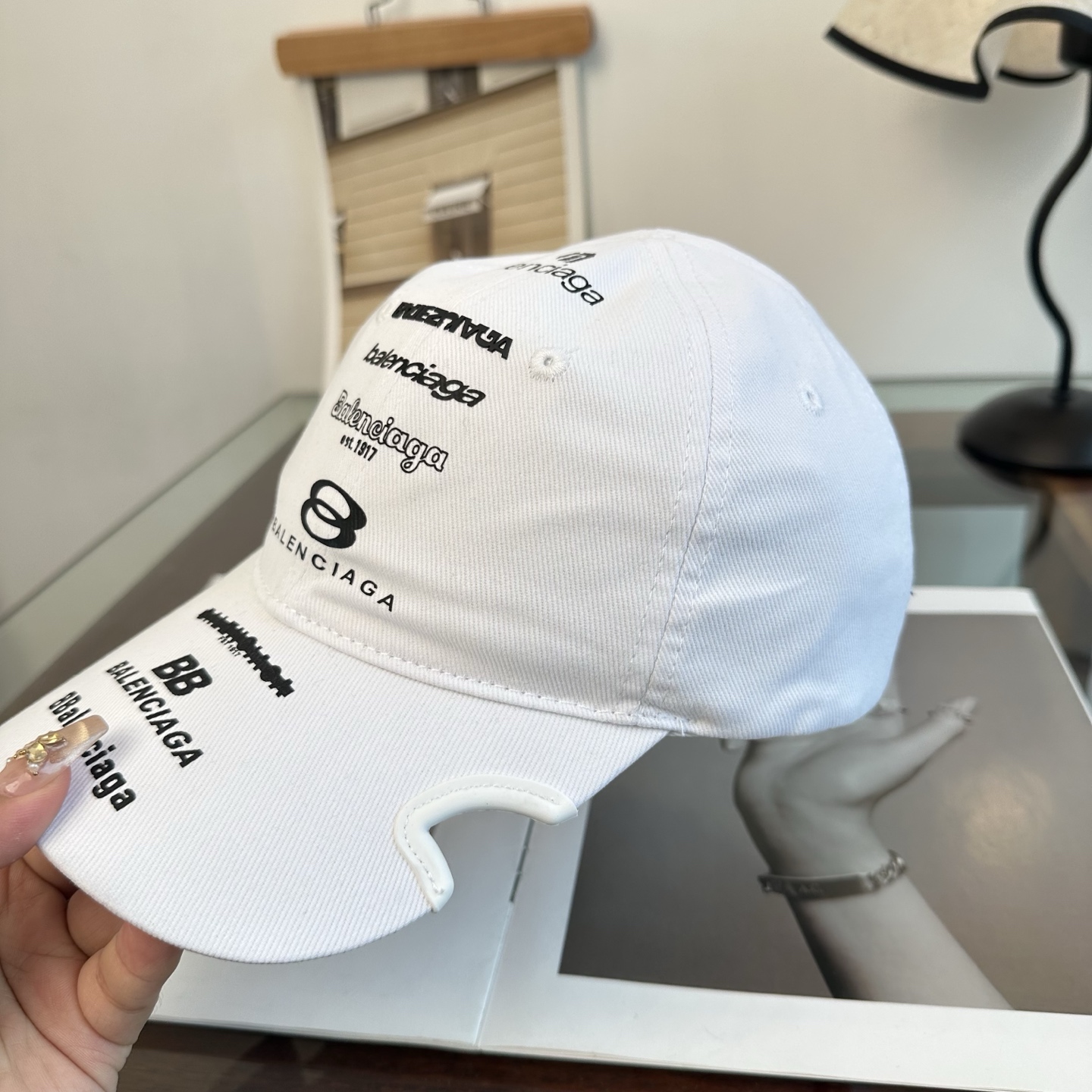 新品Balenciaga 巴黎世家字母新款棒球帽 现货秒发🧢简约时尚超级无敌好看的帽子！情侣款！