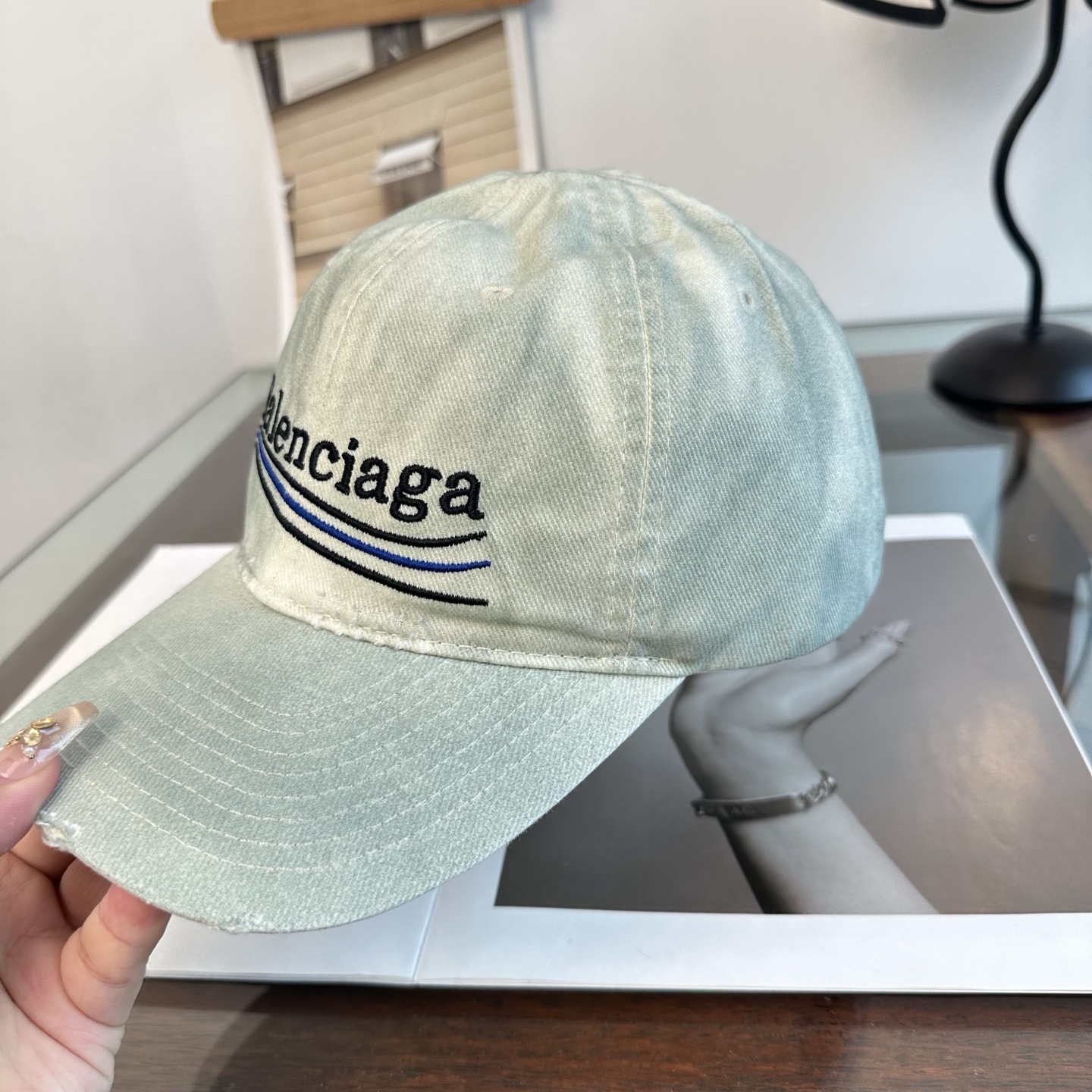 新品Balenciaga 巴黎世家字母新款棒球帽 现货秒发🧢简约时尚超级无敌好看的帽子！情侣款！