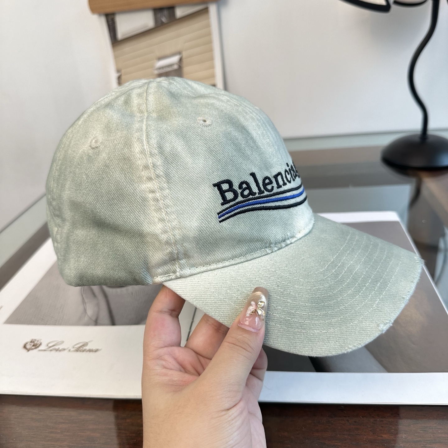 新品Balenciaga 巴黎世家字母新款棒球帽 现货秒发🧢简约时尚超级无敌好看的帽子！情侣款！