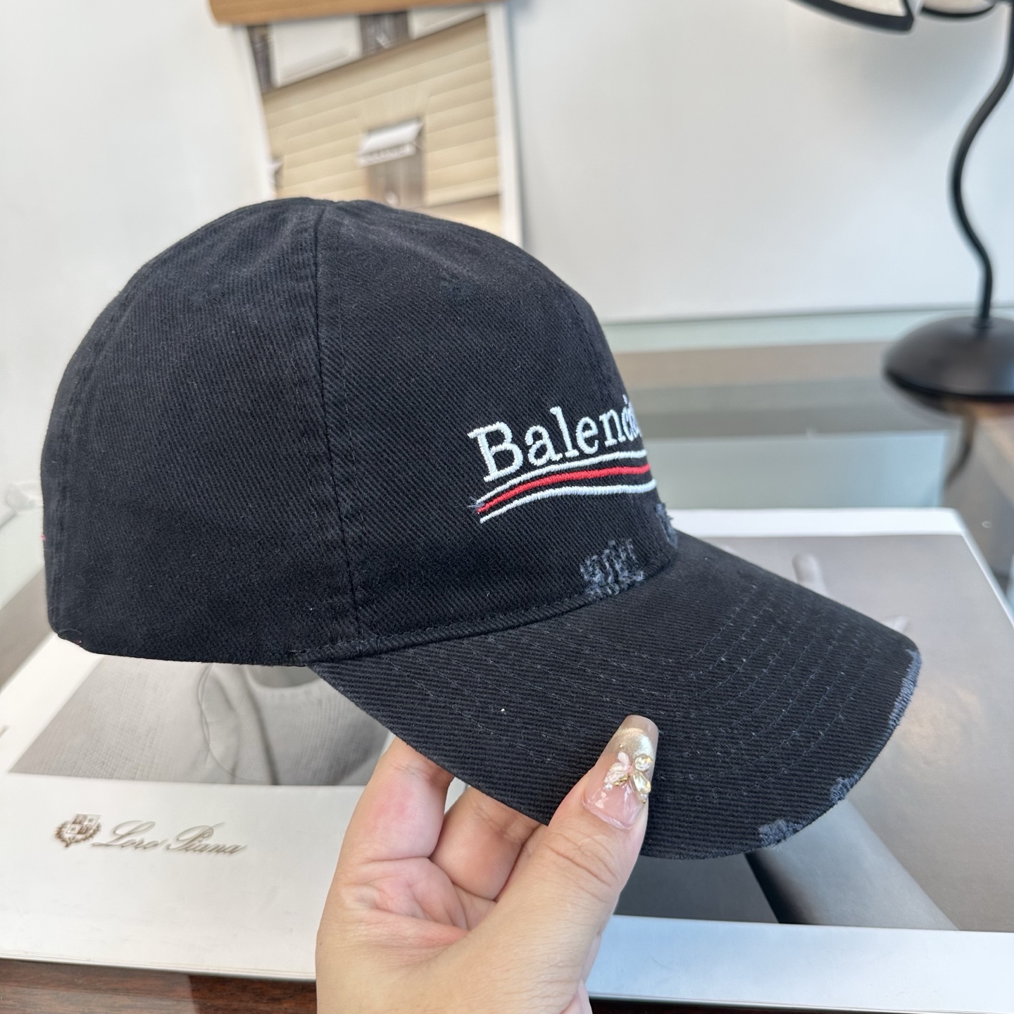 新品Balenciaga 巴黎世家字母新款棒球帽 现货秒发🧢简约时尚超级无敌好看的帽子！情侣款！