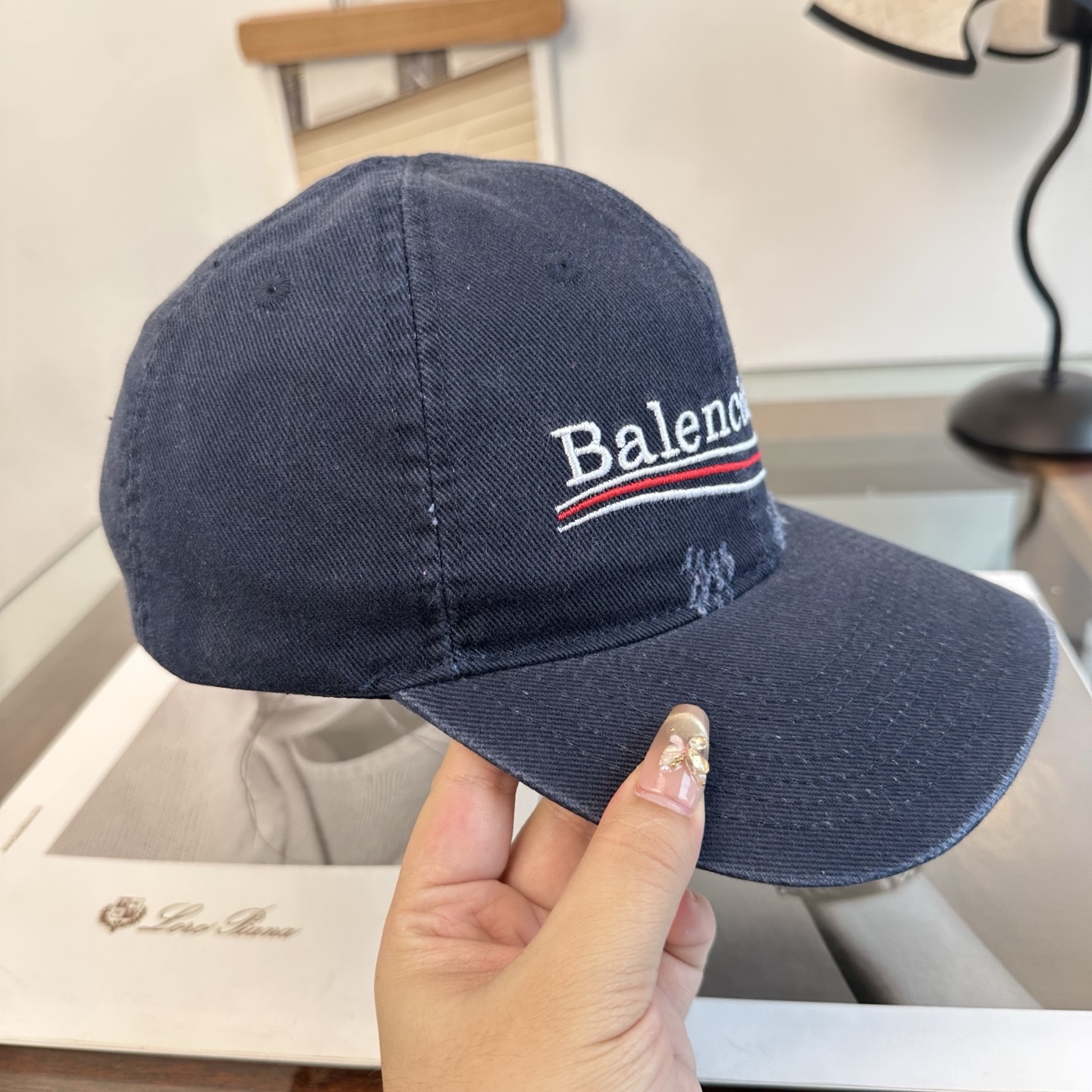 新品Balenciaga 巴黎世家字母新款棒球帽 现货秒发🧢简约时尚超级无敌好看的帽子！情侣款！