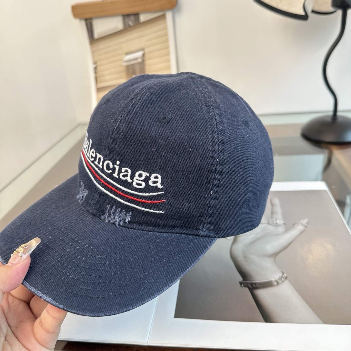 新品Balenciaga 巴黎世家字母新款棒球帽 现货秒发🧢简约时尚超级无敌好看的帽子！情侣款！
