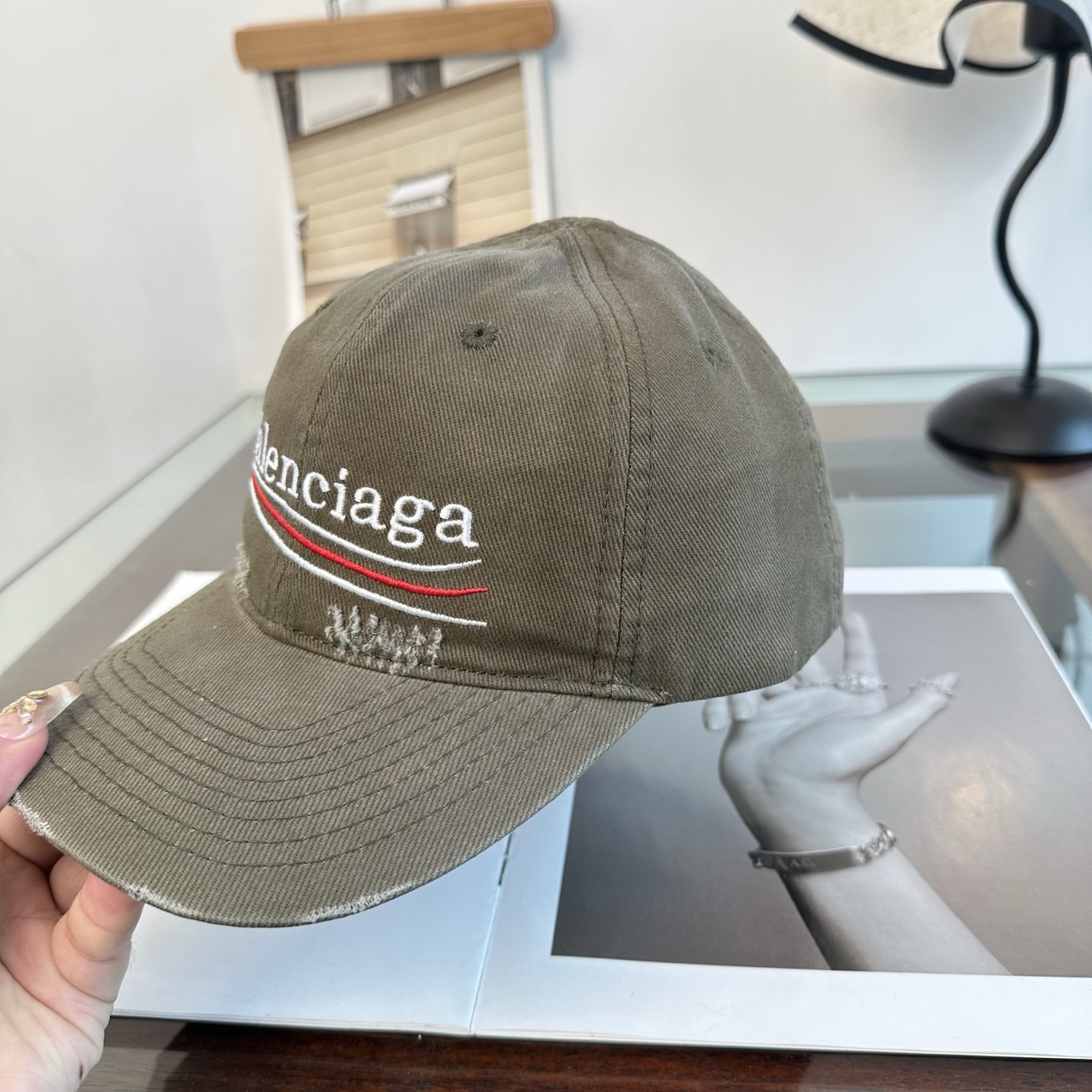 新品Balenciaga 巴黎世家字母新款棒球帽 现货秒发🧢简约时尚超级无敌好看的帽子！情侣款！