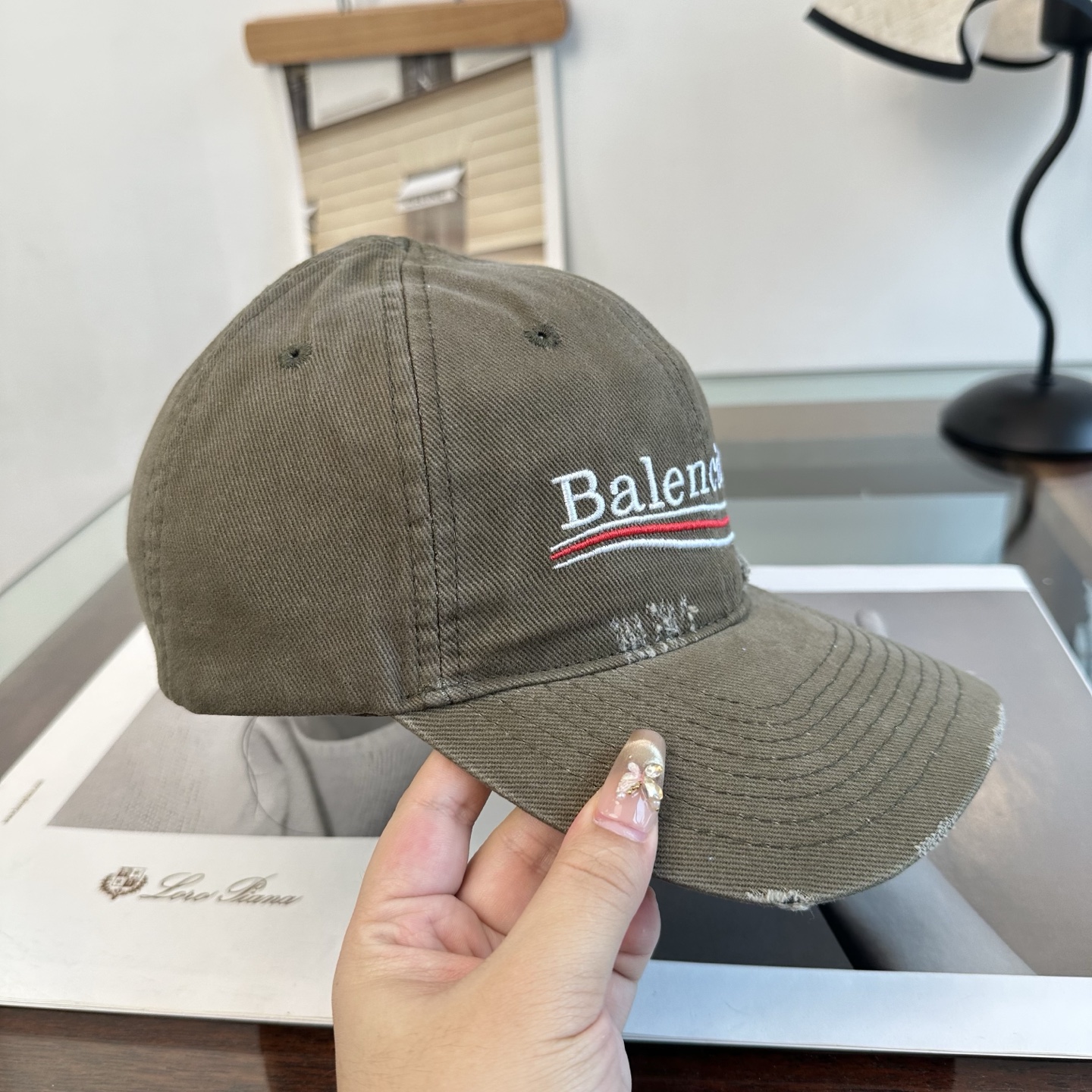 新品Balenciaga 巴黎世家字母新款棒球帽 现货秒发🧢简约时尚超级无敌好看的帽子！情侣款！