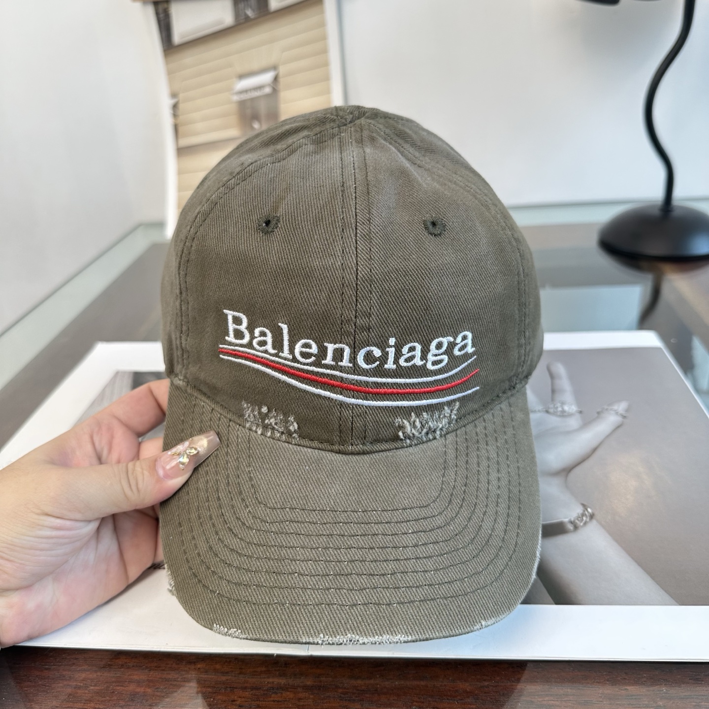 新品Balenciaga 巴黎世家字母新款棒球帽 现货秒发🧢简约时尚超级无敌好看的帽子！情侣款！