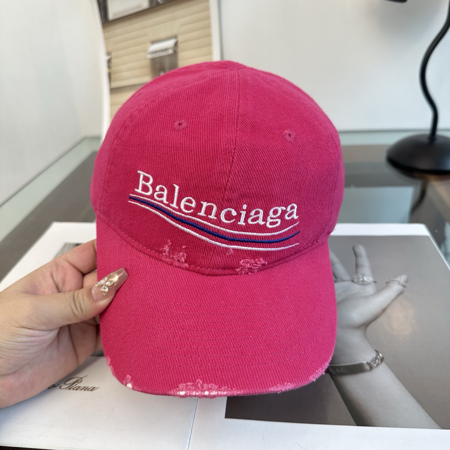 新品Balenciaga 巴黎世家字母新款棒球帽 现货秒发🧢简约时尚超级无敌好看的帽子！情侣款！