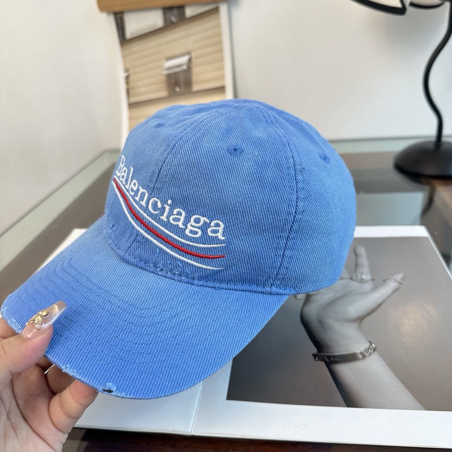 新品Balenciaga 巴黎世家字母新款棒球帽 现货秒发🧢简约时尚超级无敌好看的帽子！情侣款！