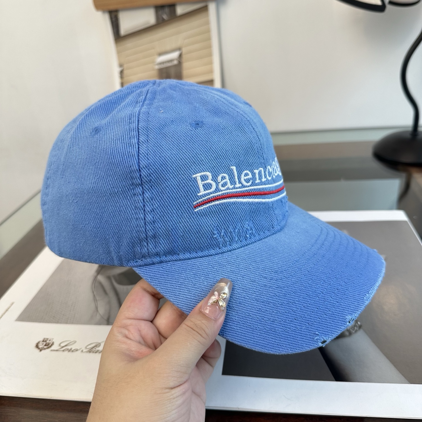 新品Balenciaga 巴黎世家字母新款棒球帽 现货秒发🧢简约时尚超级无敌好看的帽子！情侣款！