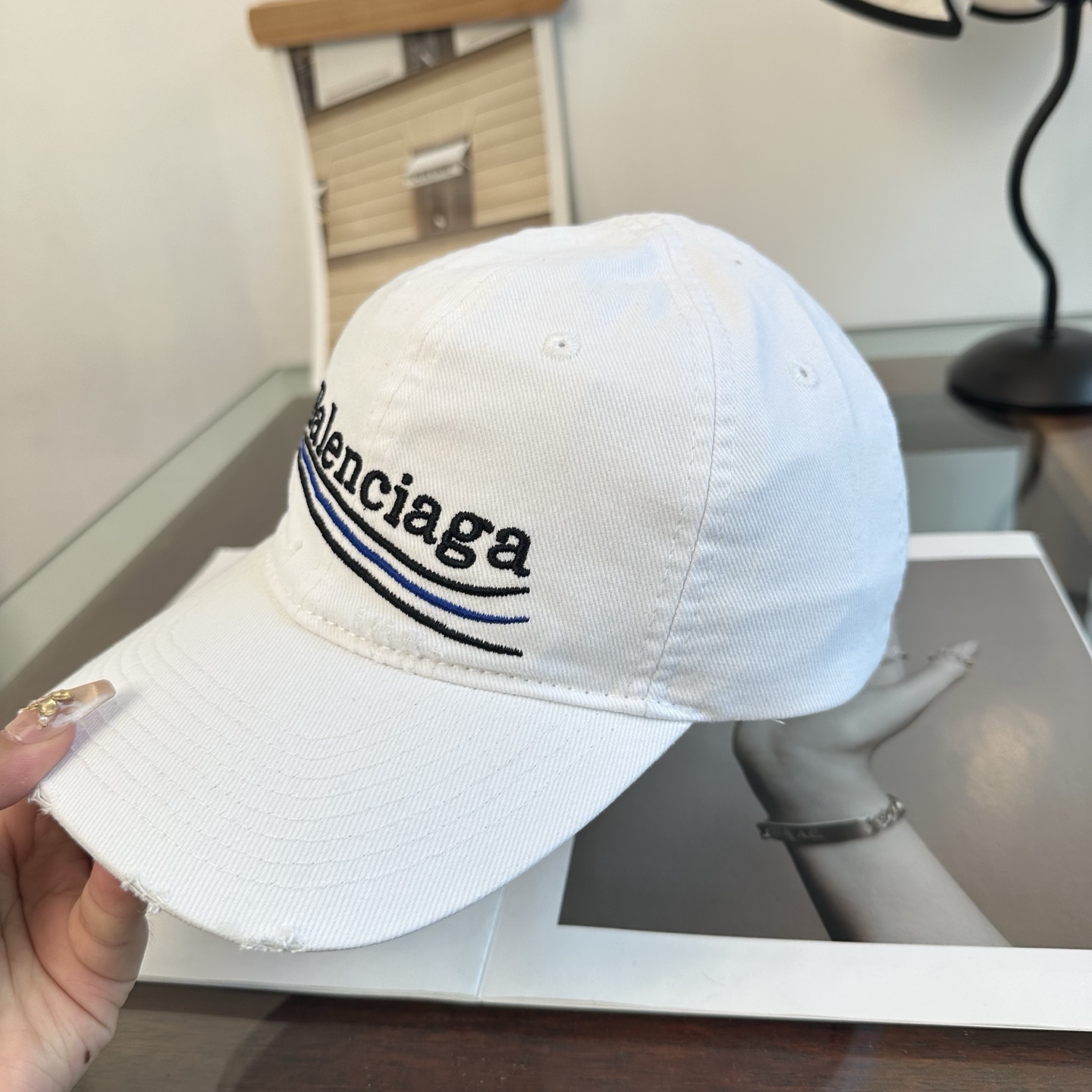 新品Balenciaga 巴黎世家字母新款棒球帽 现货秒发🧢简约时尚超级无敌好看的帽子！情侣款！